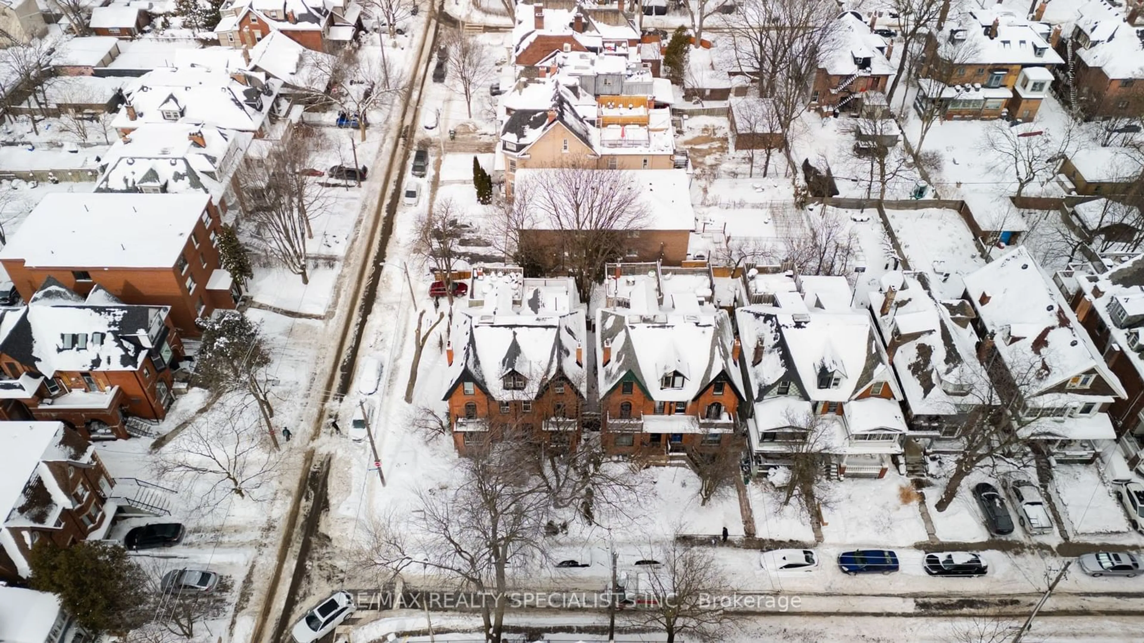 A pic from outside/outdoor area/front of a property/back of a property/a pic from drone, street for 48 Leopold St, Toronto Ontario M6K 1J9