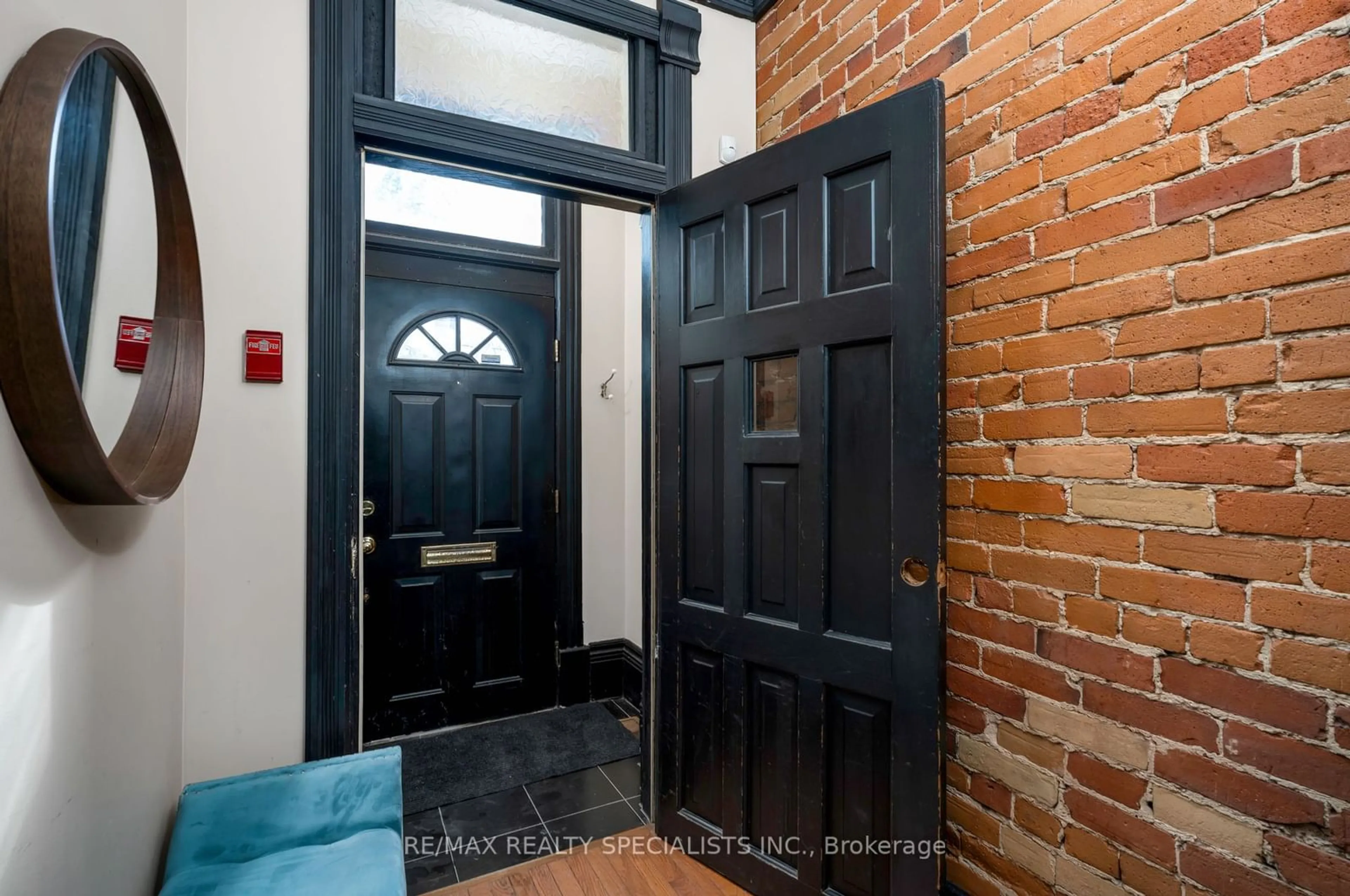 Indoor entryway for 48 Leopold St, Toronto Ontario M6K 1J9