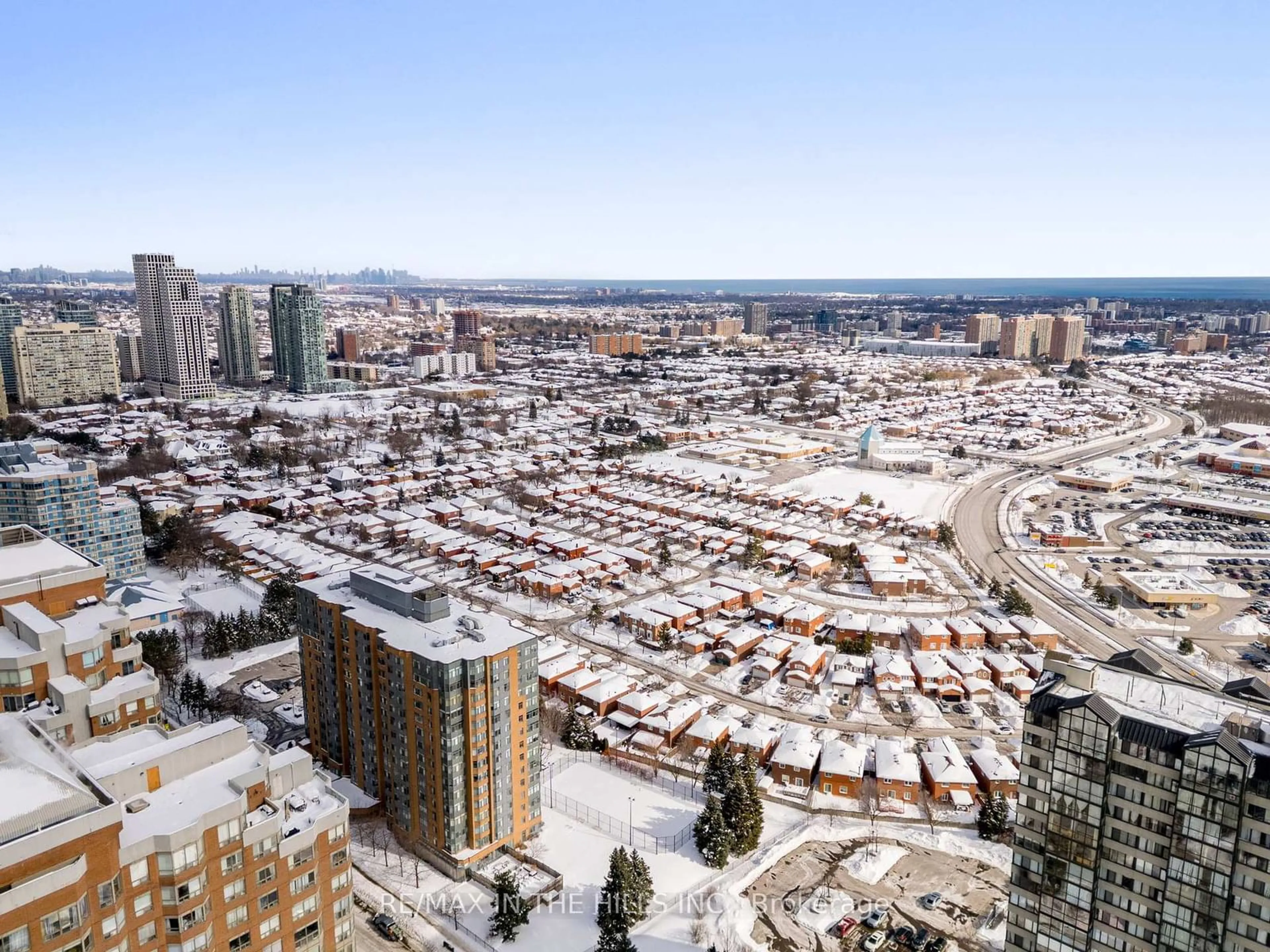 A pic from outside/outdoor area/front of a property/back of a property/a pic from drone, city buildings view from balcony for 300 Webb Dr #1415, Mississauga Ontario L5B 3W3