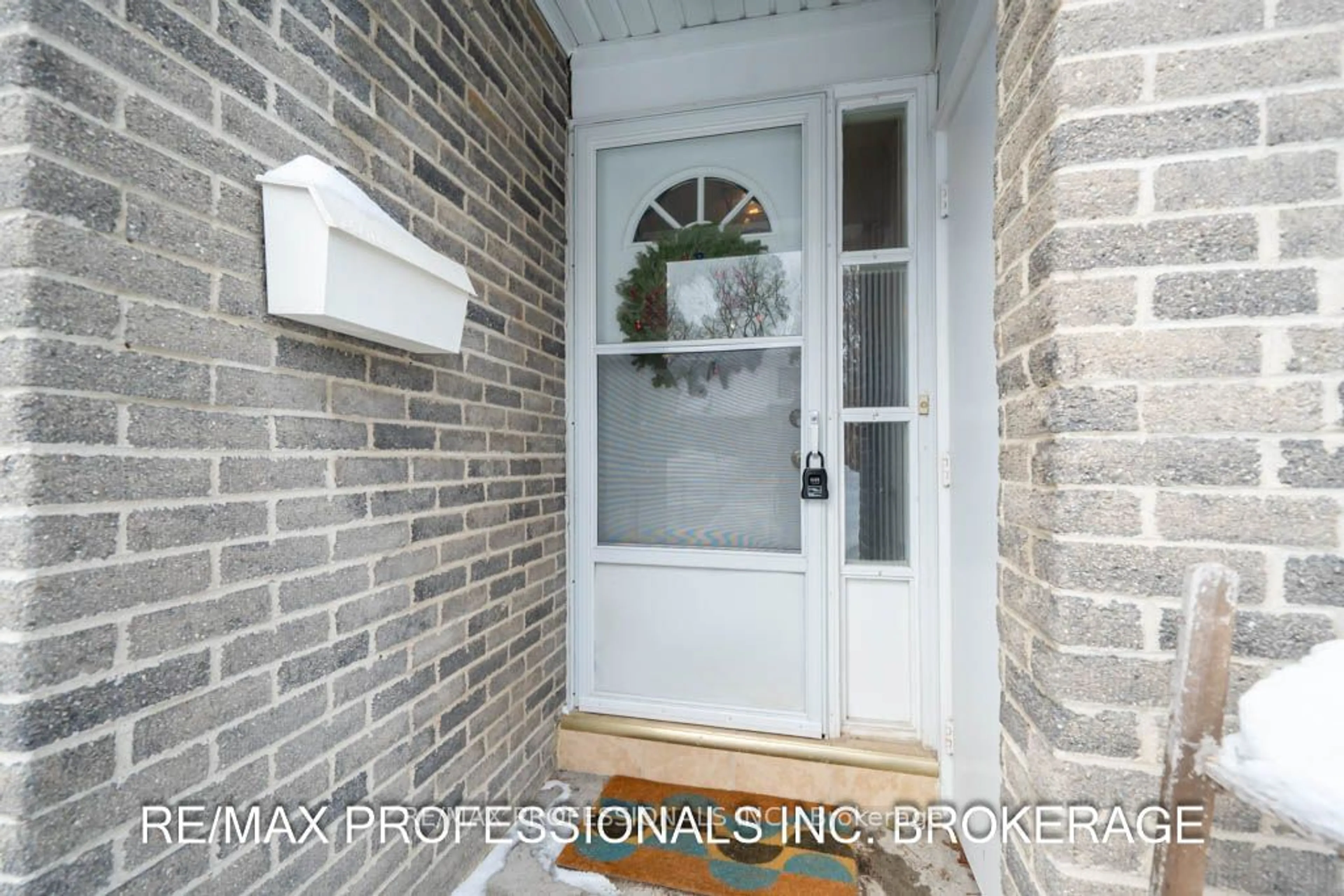 Indoor entryway for 2440 Bromsgrove Rd #54, Mississauga Ontario L5J 4J7