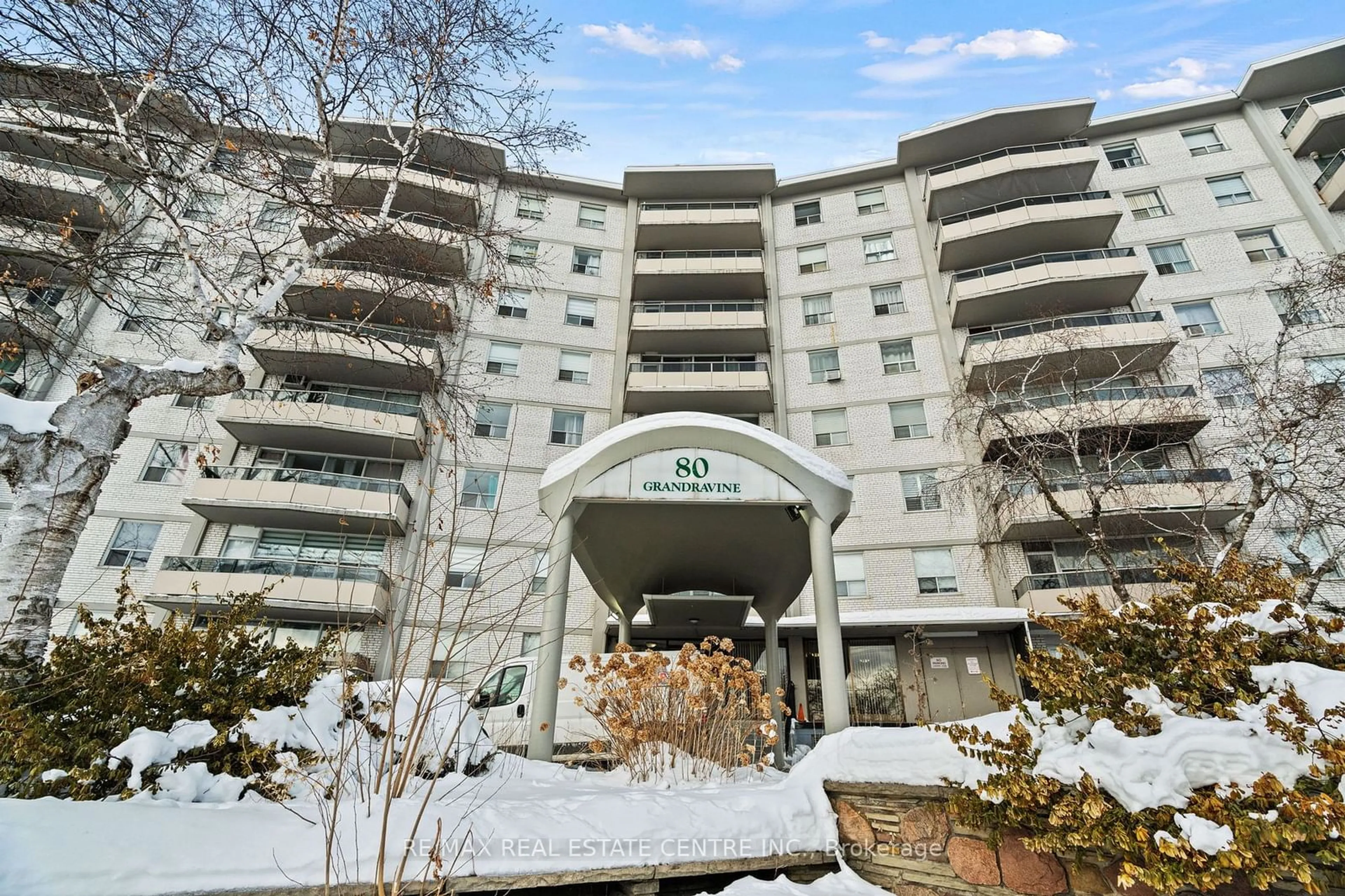 Indoor foyer for 80 Grandravine Dr #309, Toronto Ontario M3J 1B2