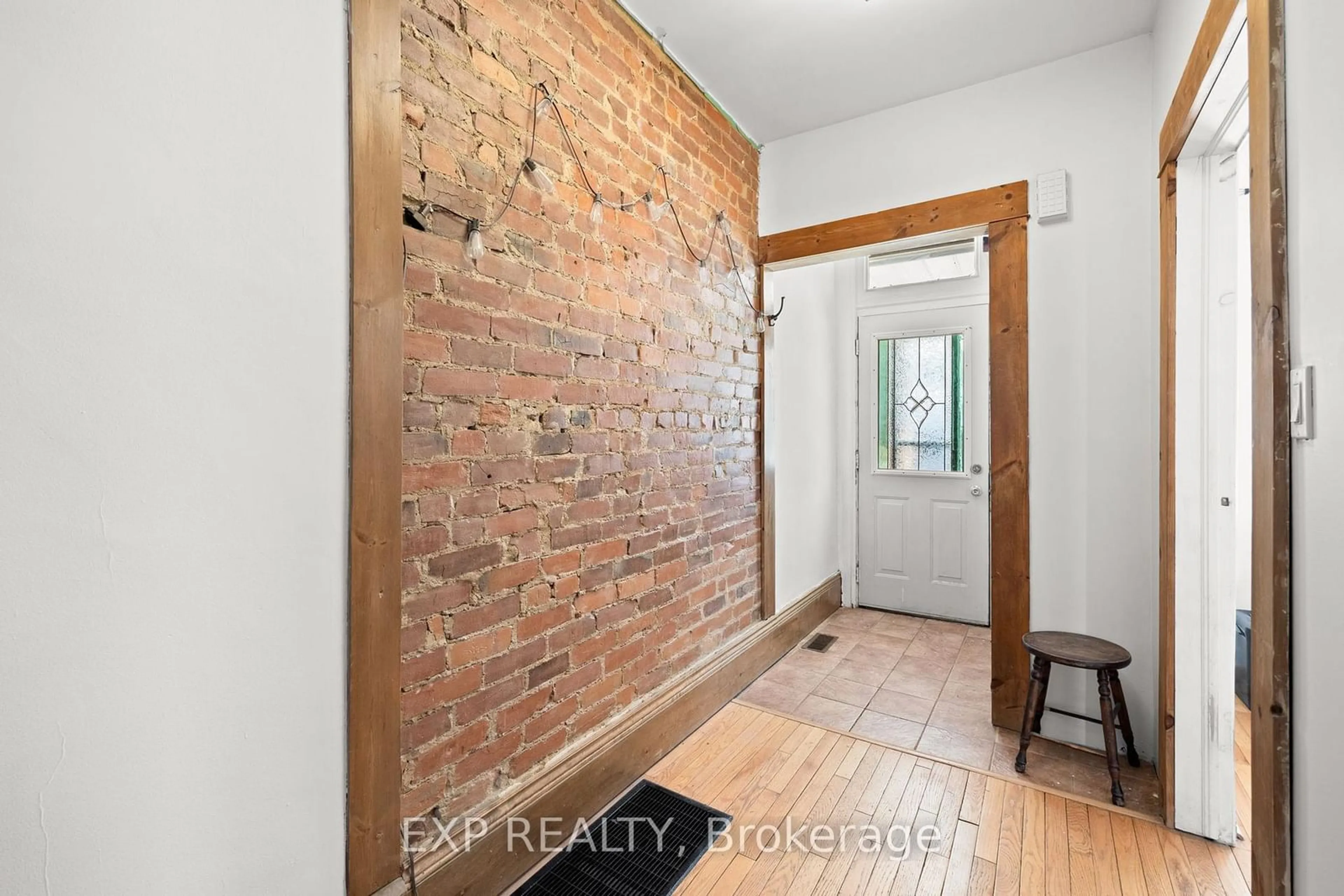 Indoor entryway for 146 Symington Ave, Toronto Ontario M6P 3W4