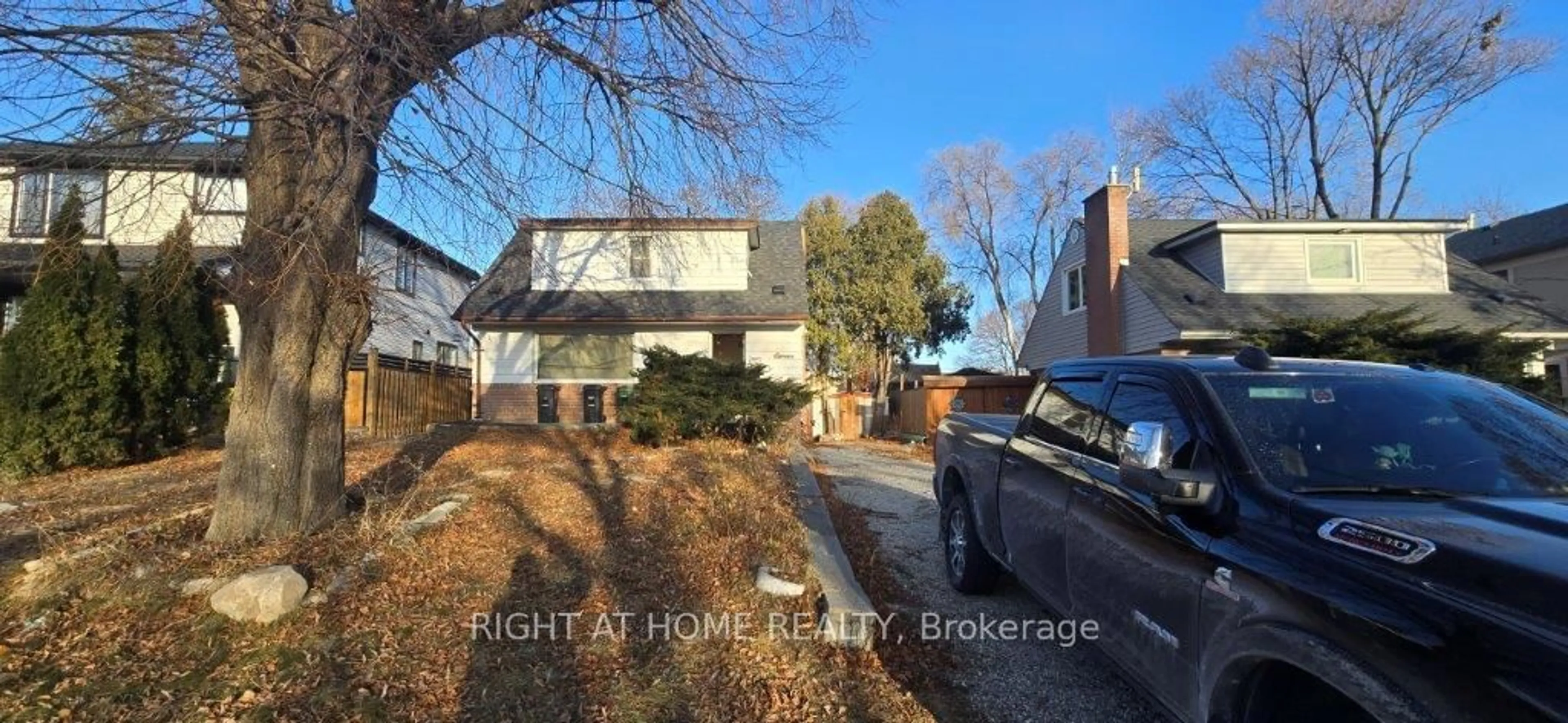 Unknown for 11 Esmond Cres, Toronto Ontario M9W 3P9