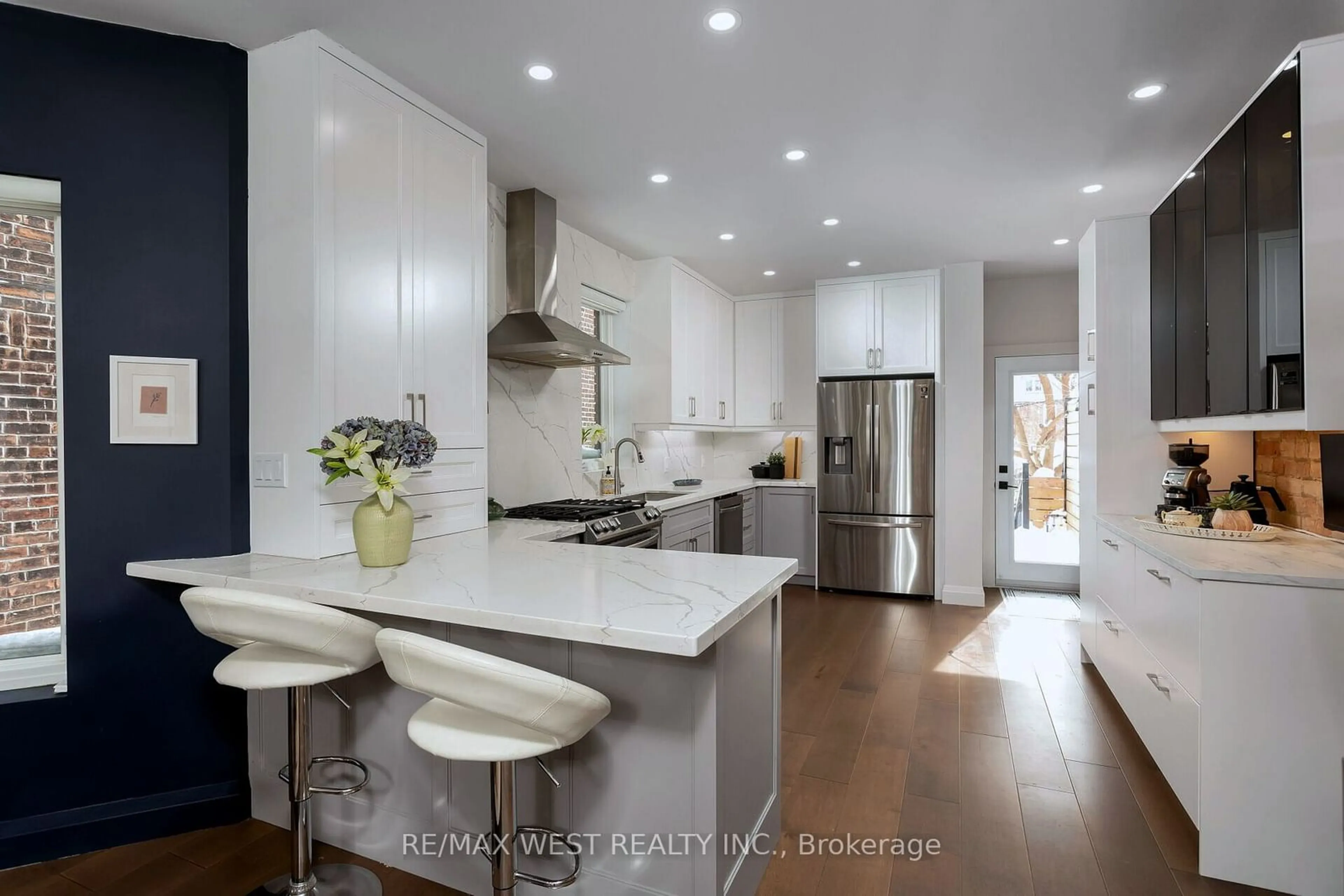 Contemporary kitchen, unknown for 193 Wright Ave, Toronto Ontario M6R 1L1