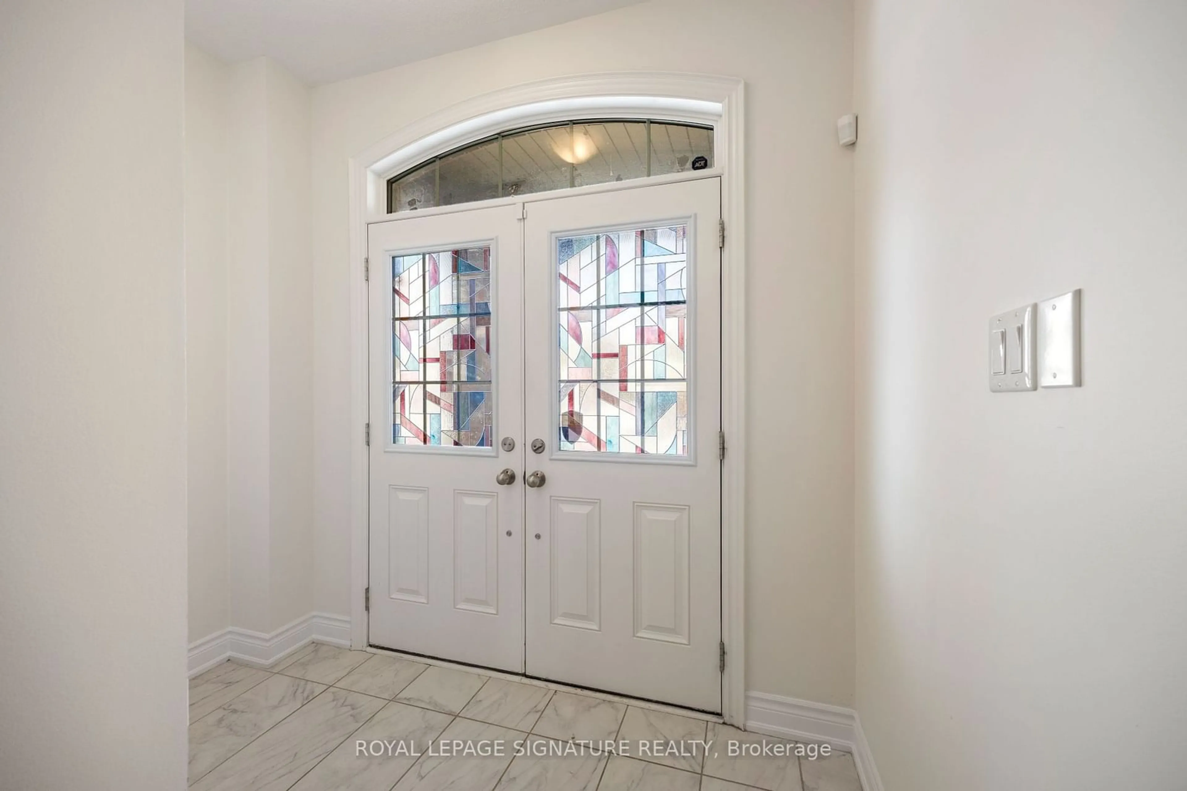 Indoor entryway for 65 Lionhead Golf Club Rd, Brampton Ontario L6Y 1P3