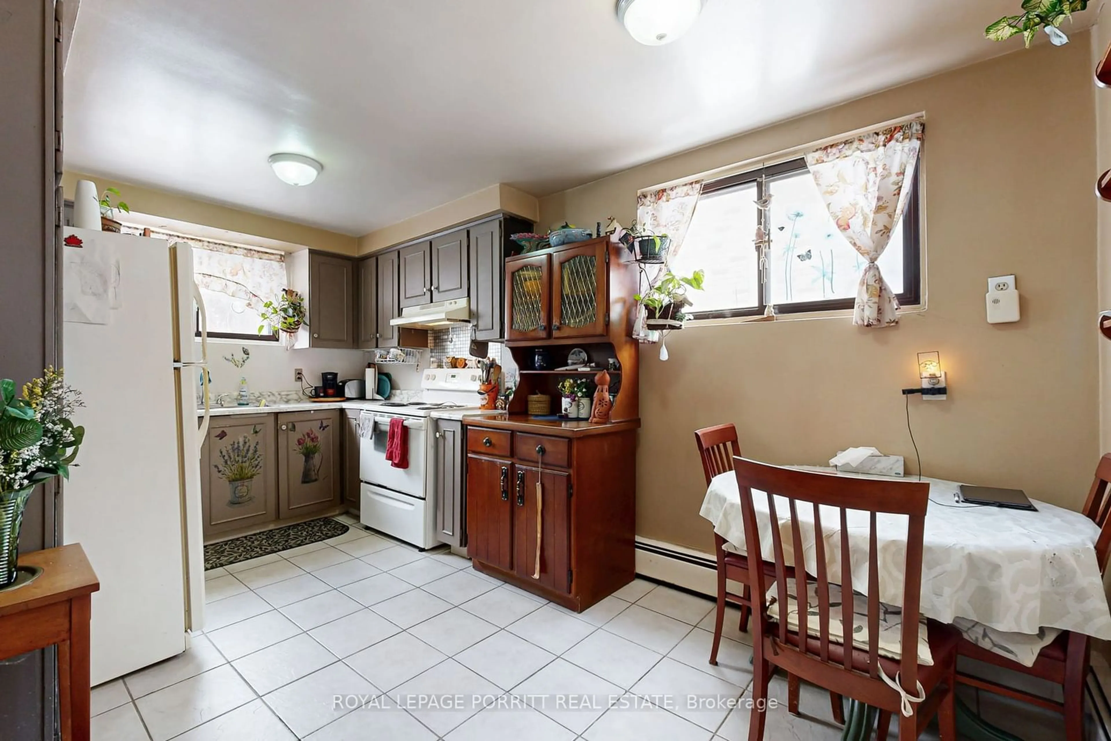 Standard kitchen, ceramic/tile floor for 15 Muskoka Ave, Toronto Ontario M8W 1H4