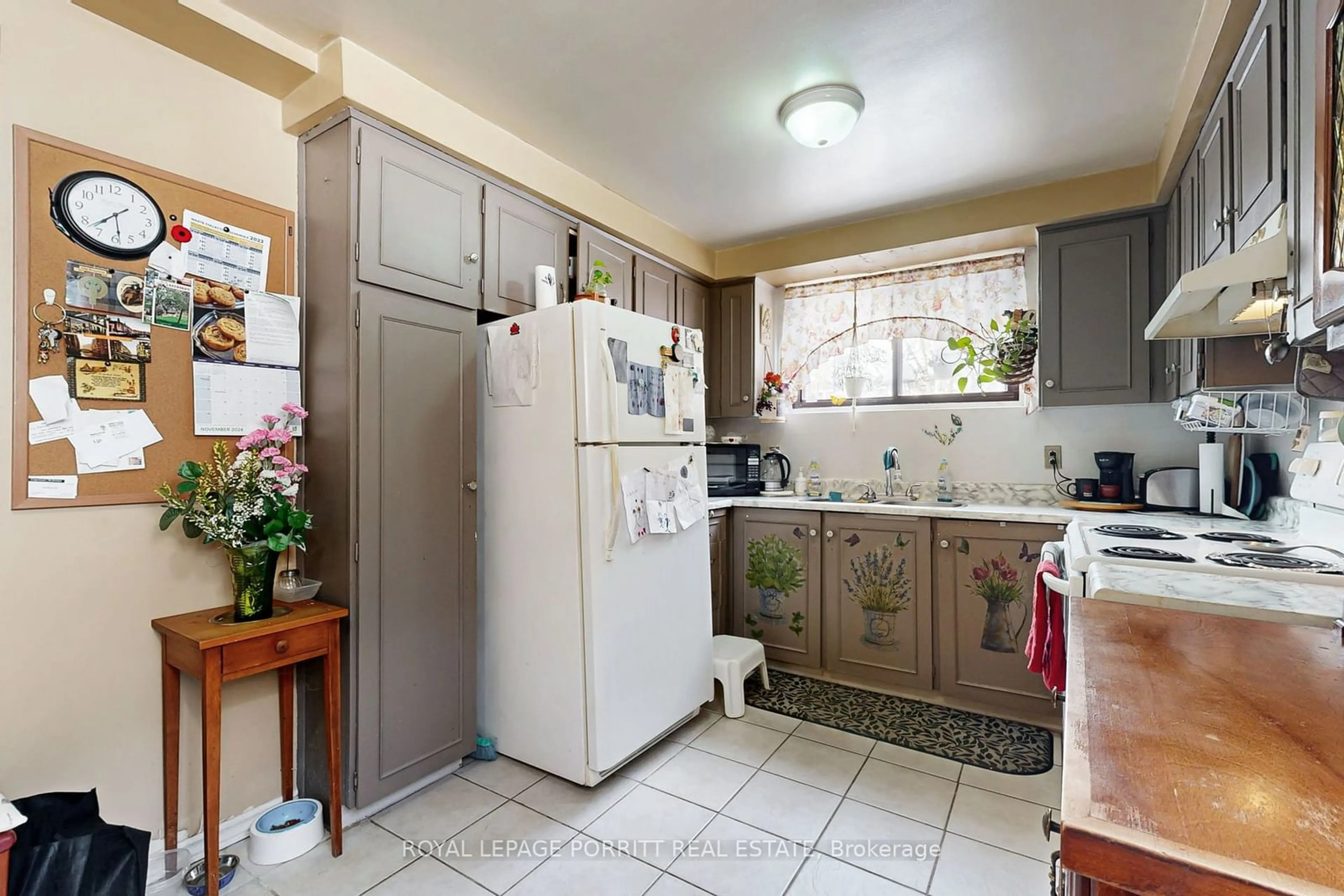 Standard kitchen, ceramic/tile floor for 15 Muskoka Ave, Toronto Ontario M8W 1H4