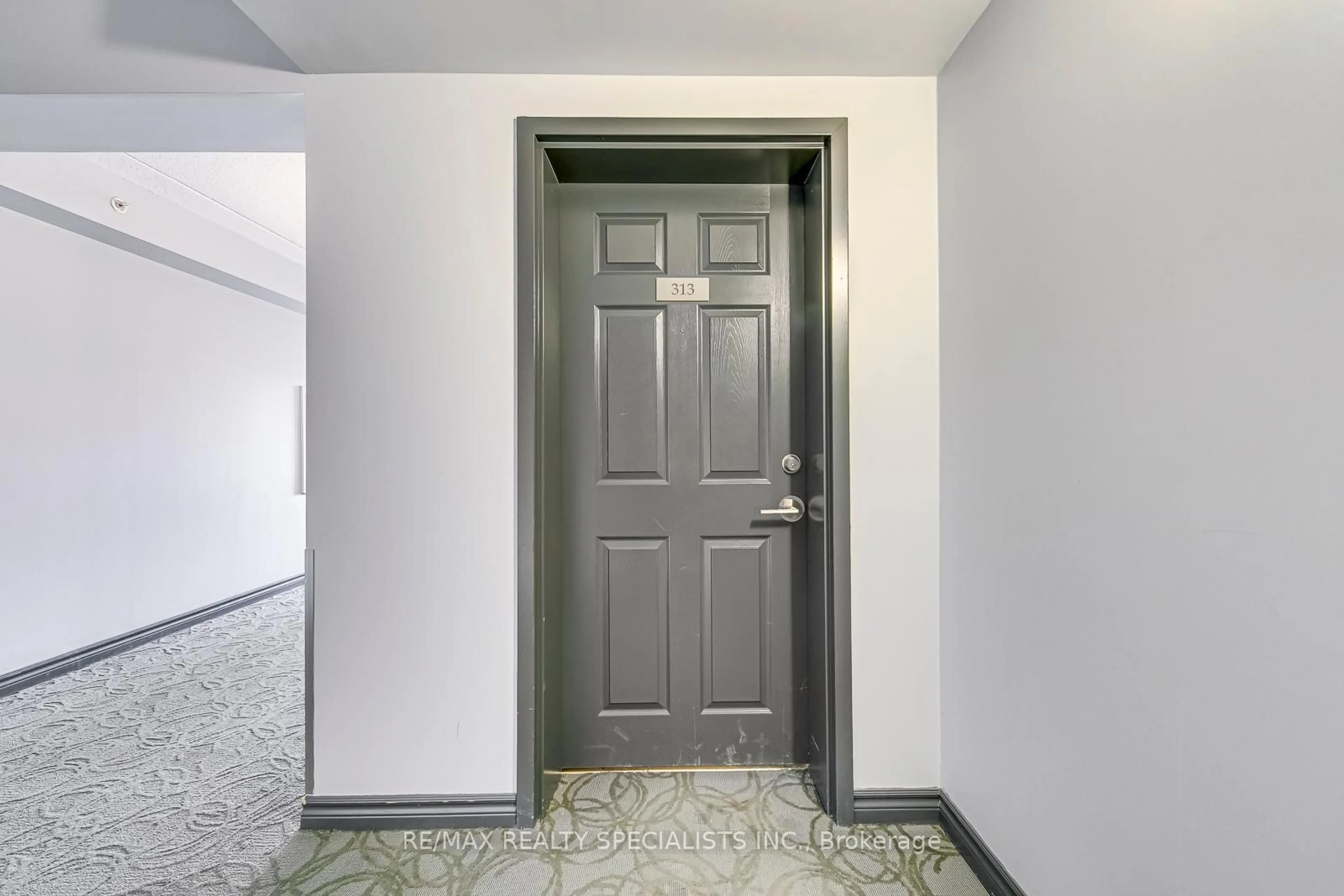 Indoor entryway for 1487 Maple Ave #313, Milton Ontario L9T 0B7