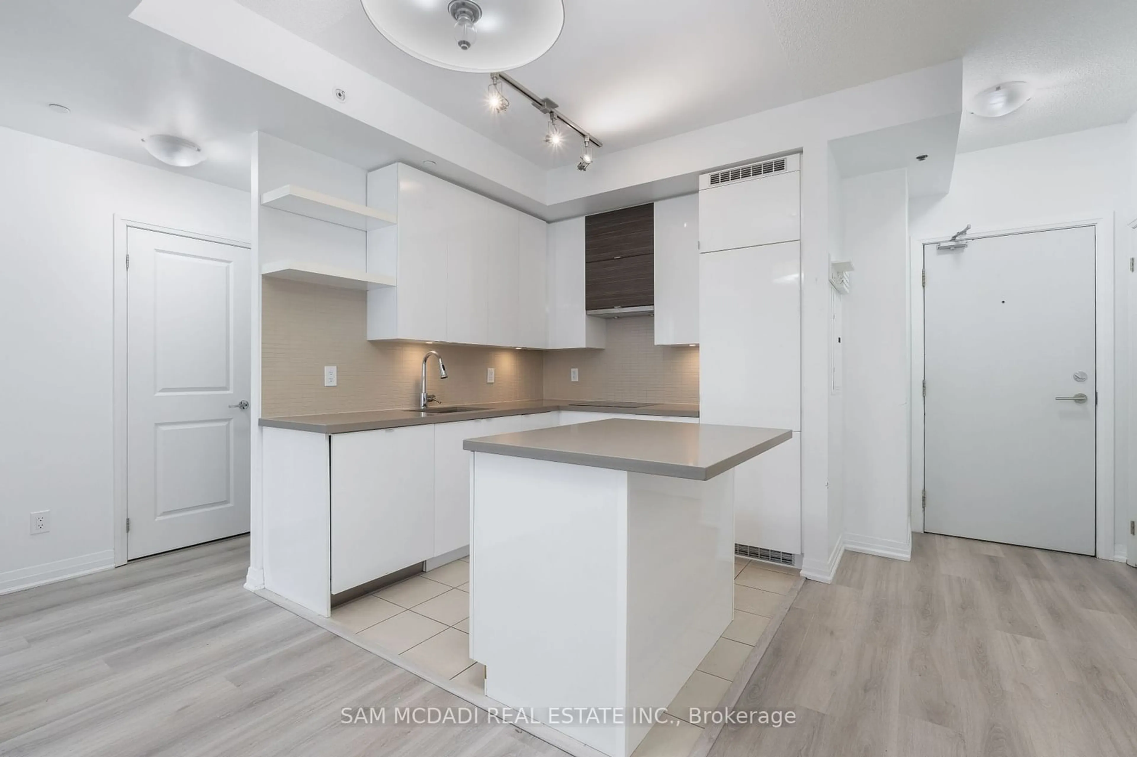 Open concept kitchen, unknown for 59 Annie Craig Dr #306, Toronto Ontario M8V 0C4