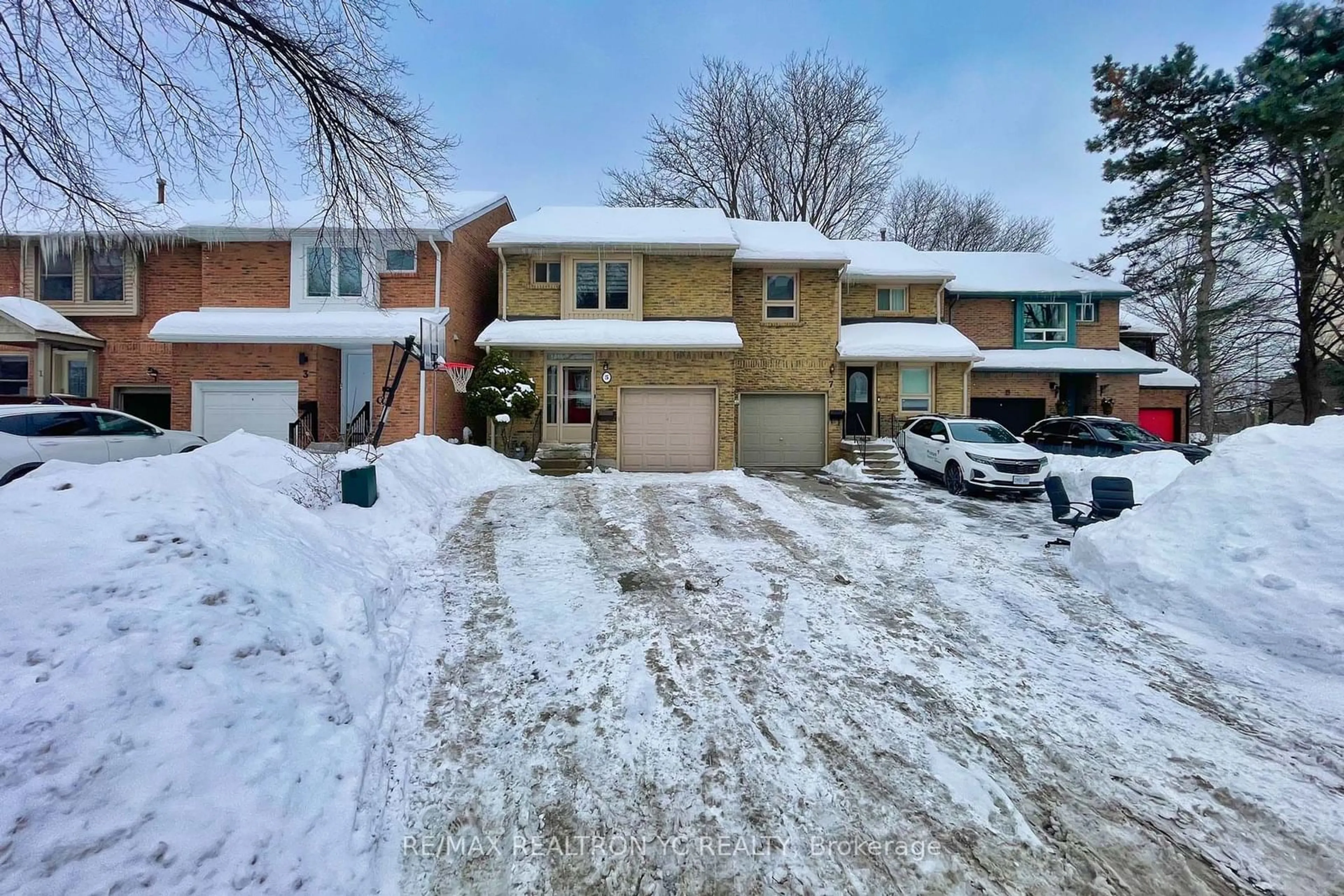 A pic from outside/outdoor area/front of a property/back of a property/a pic from drone, street for 5 Markburn Crt, Toronto Ontario M9C 4Y6