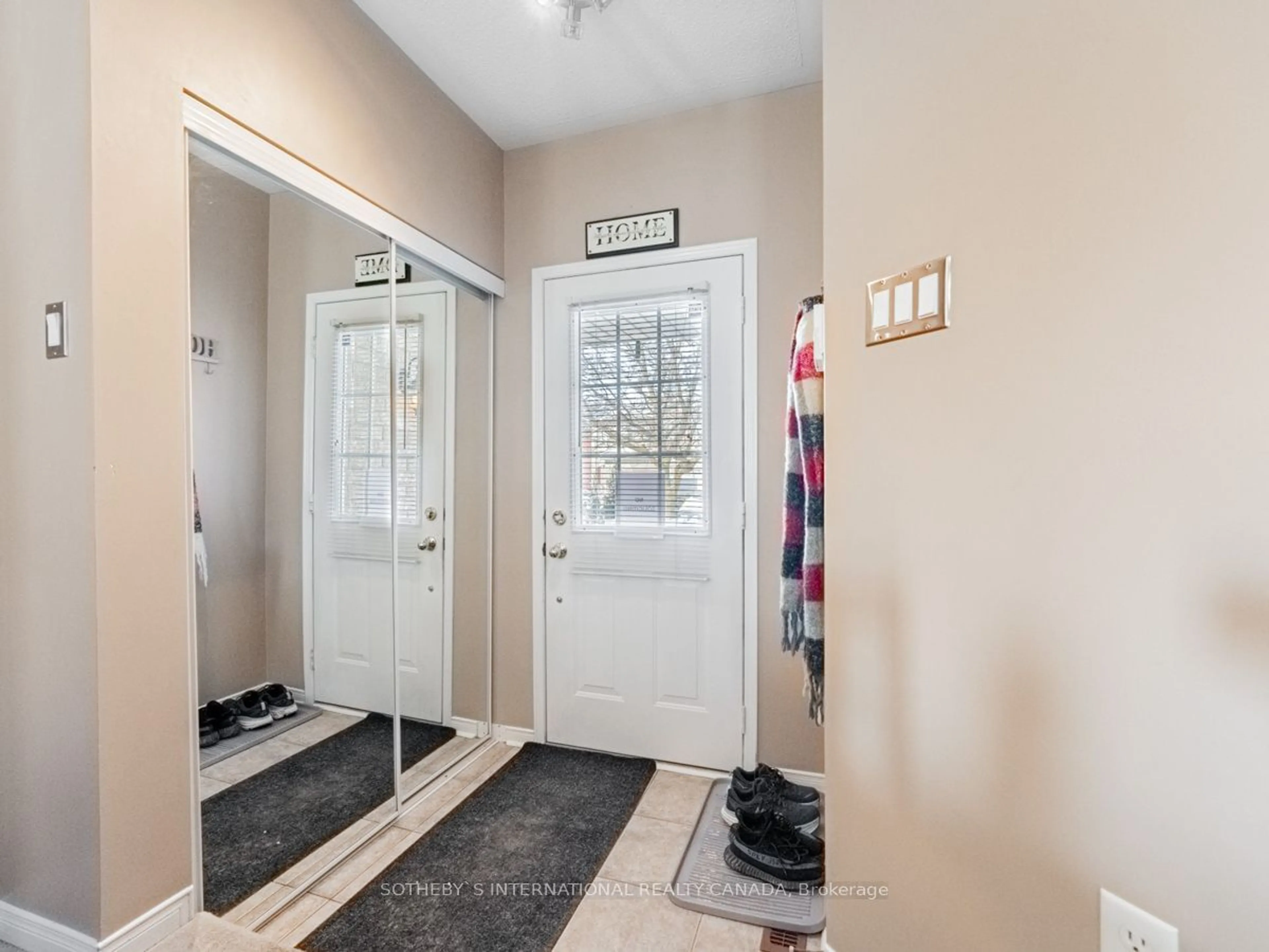 Indoor entryway for 35 Roadmaster Lane, Brampton Ontario L7A 3A7