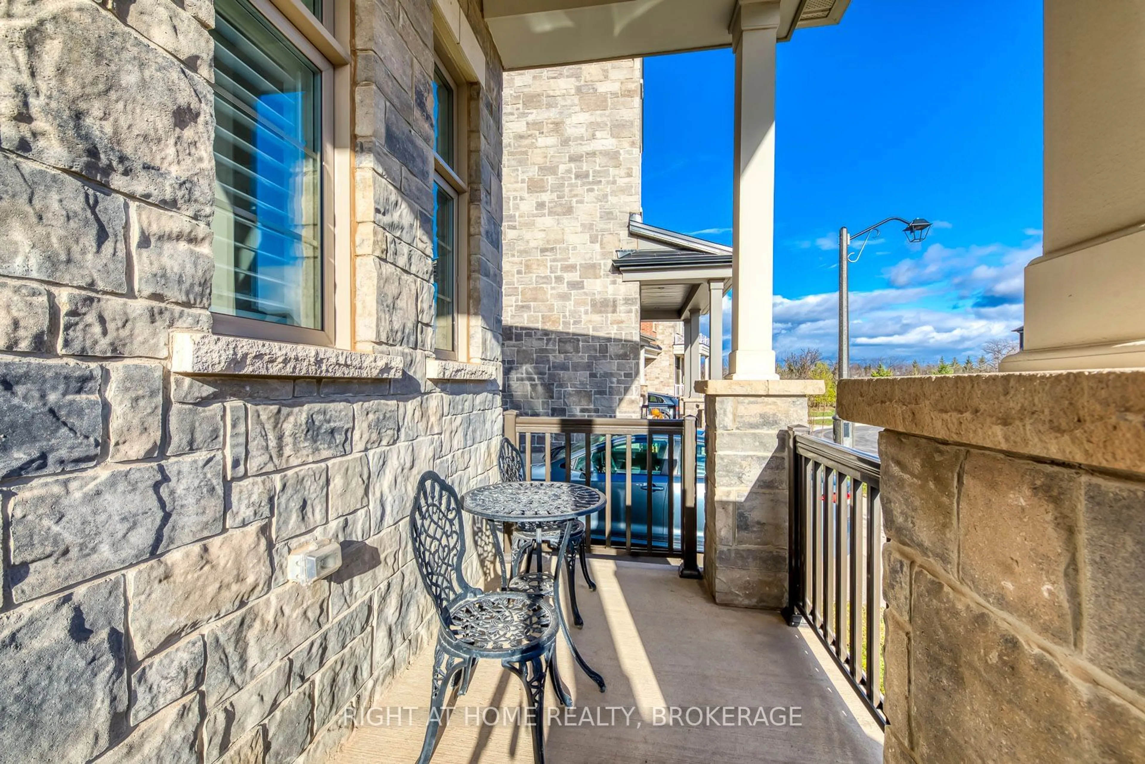 Patio, unknown for 1458 Everest Cres, Oakville Ontario L6H 3S4