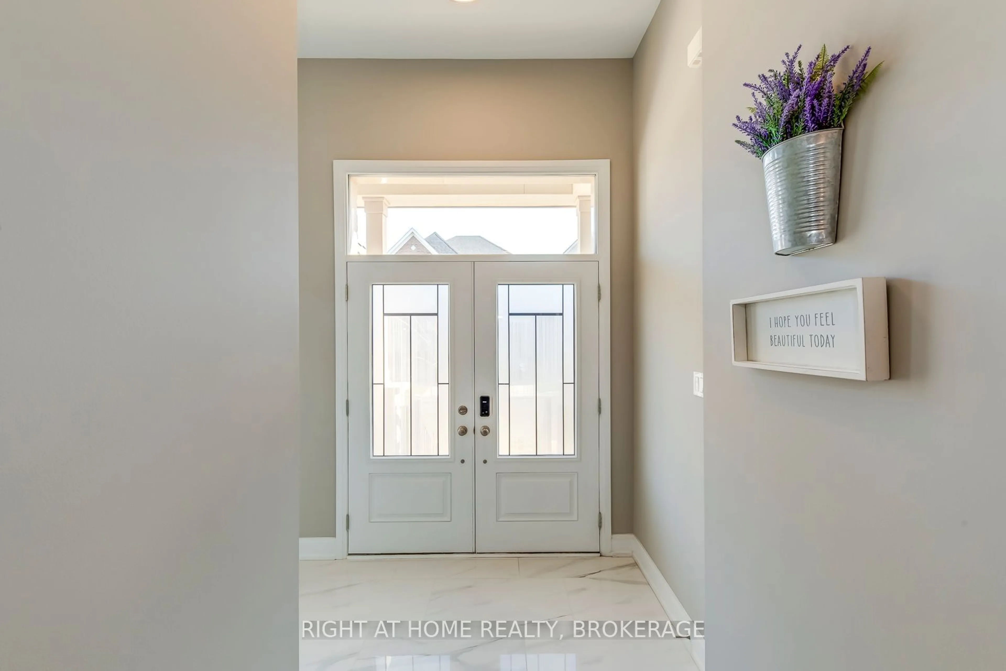 Indoor entryway for 1458 Everest Cres, Oakville Ontario L6H 3S4