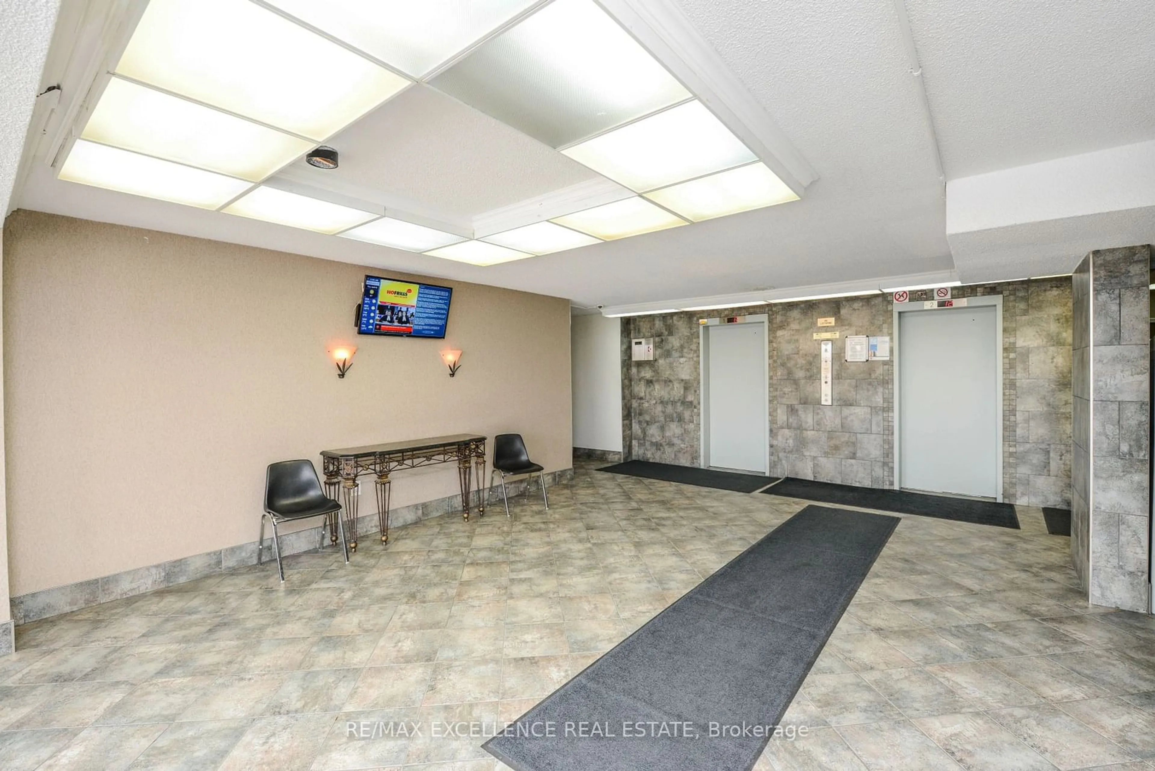 Lobby for 17 Knightbridge Rd #1907, Brampton Ontario L6T 3X9