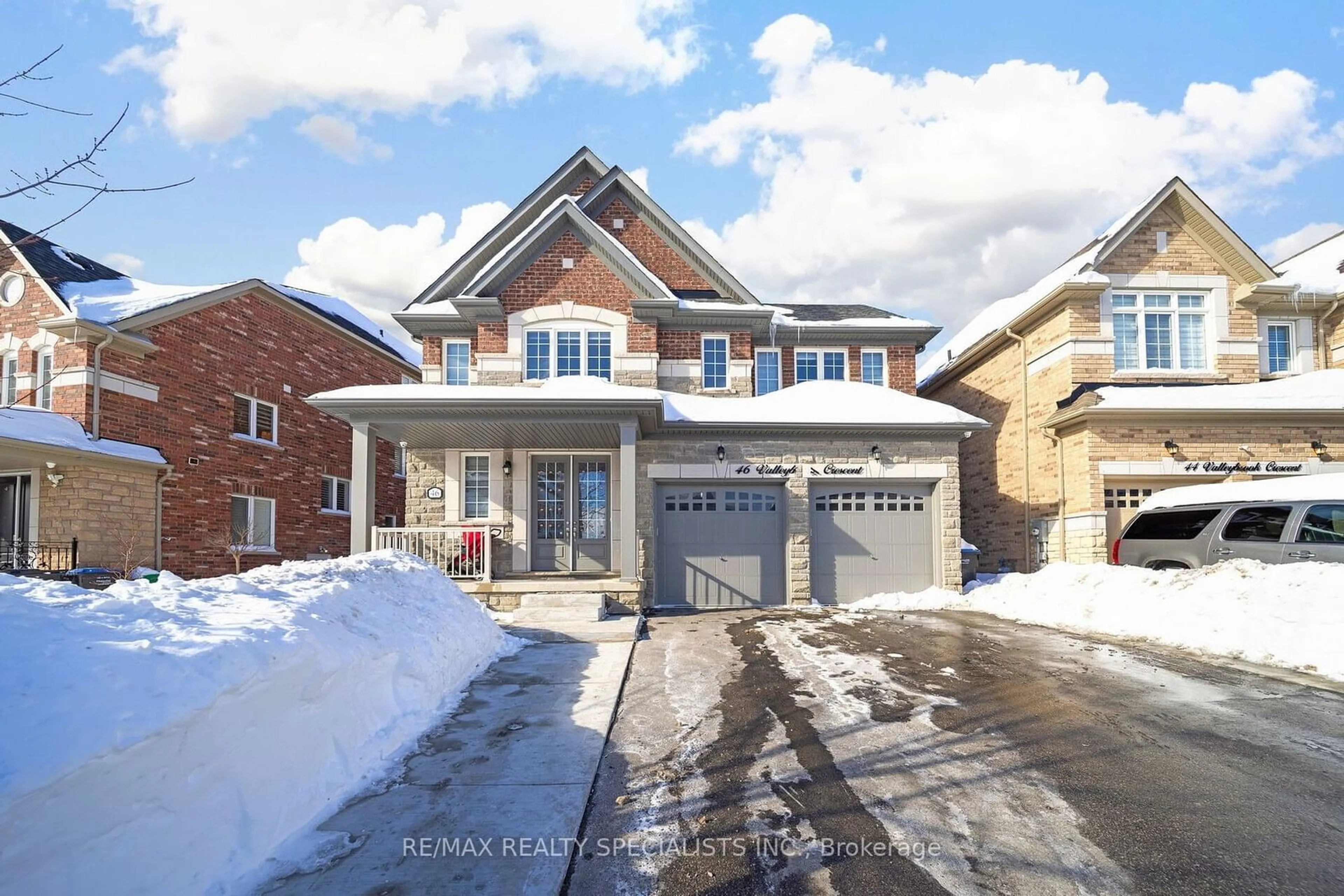 Home with brick exterior material, street for 46 Valleybrook Cres, Caledon Ontario L7C 4C5