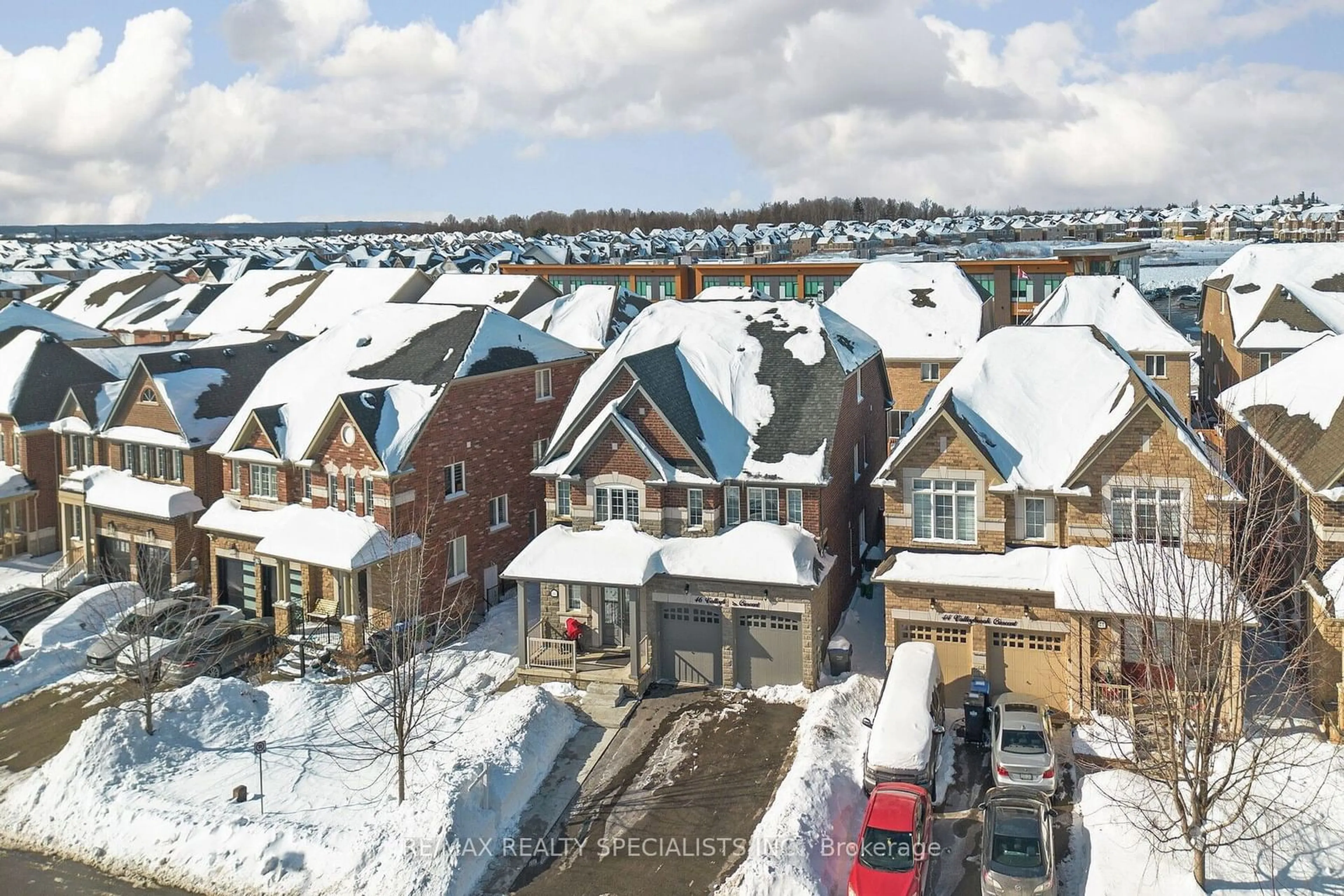 A pic from outside/outdoor area/front of a property/back of a property/a pic from drone, unknown for 46 Valleybrook Cres, Caledon Ontario L7C 4C5