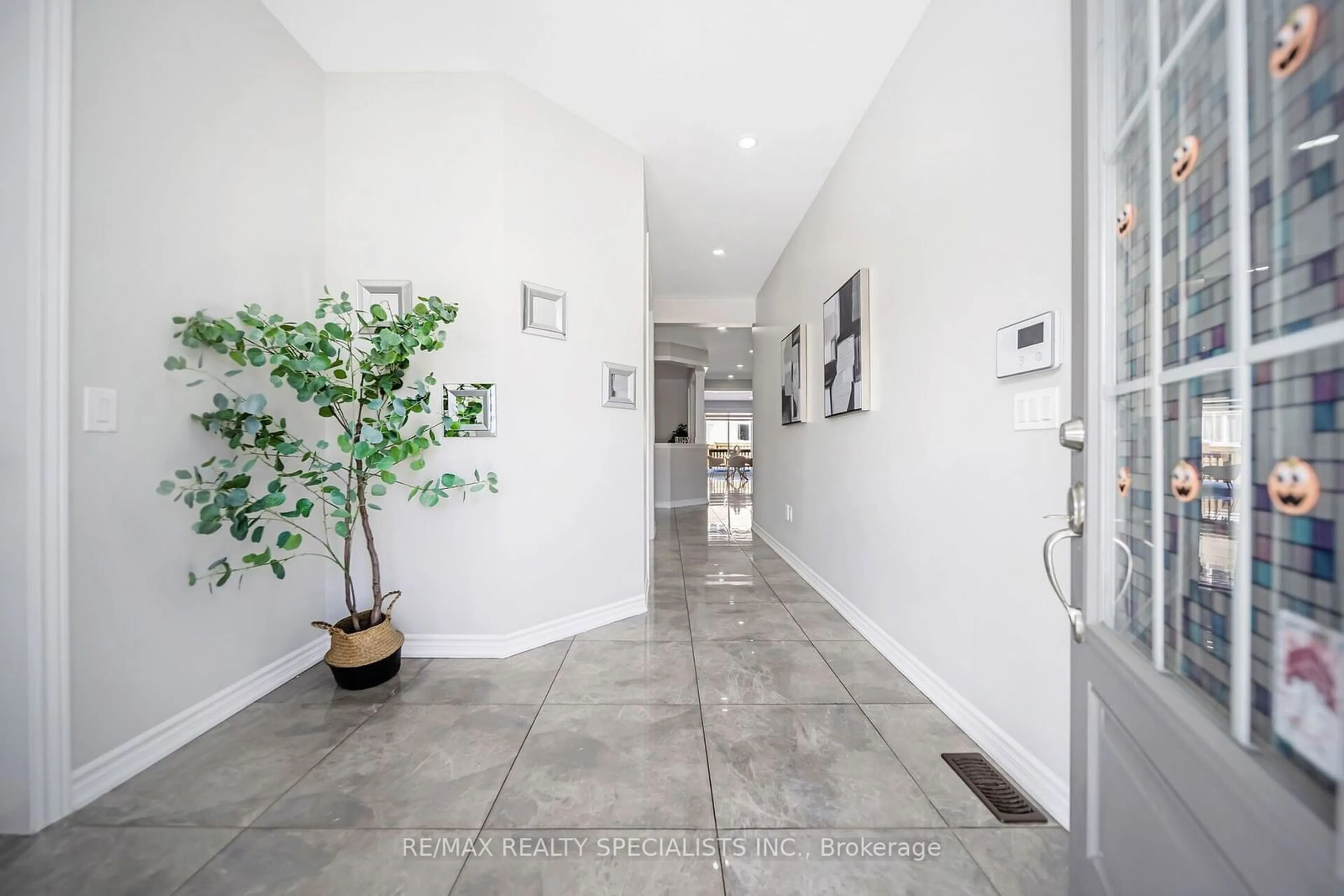 Indoor entryway for 46 Valleybrook Cres, Caledon Ontario L7C 4C5