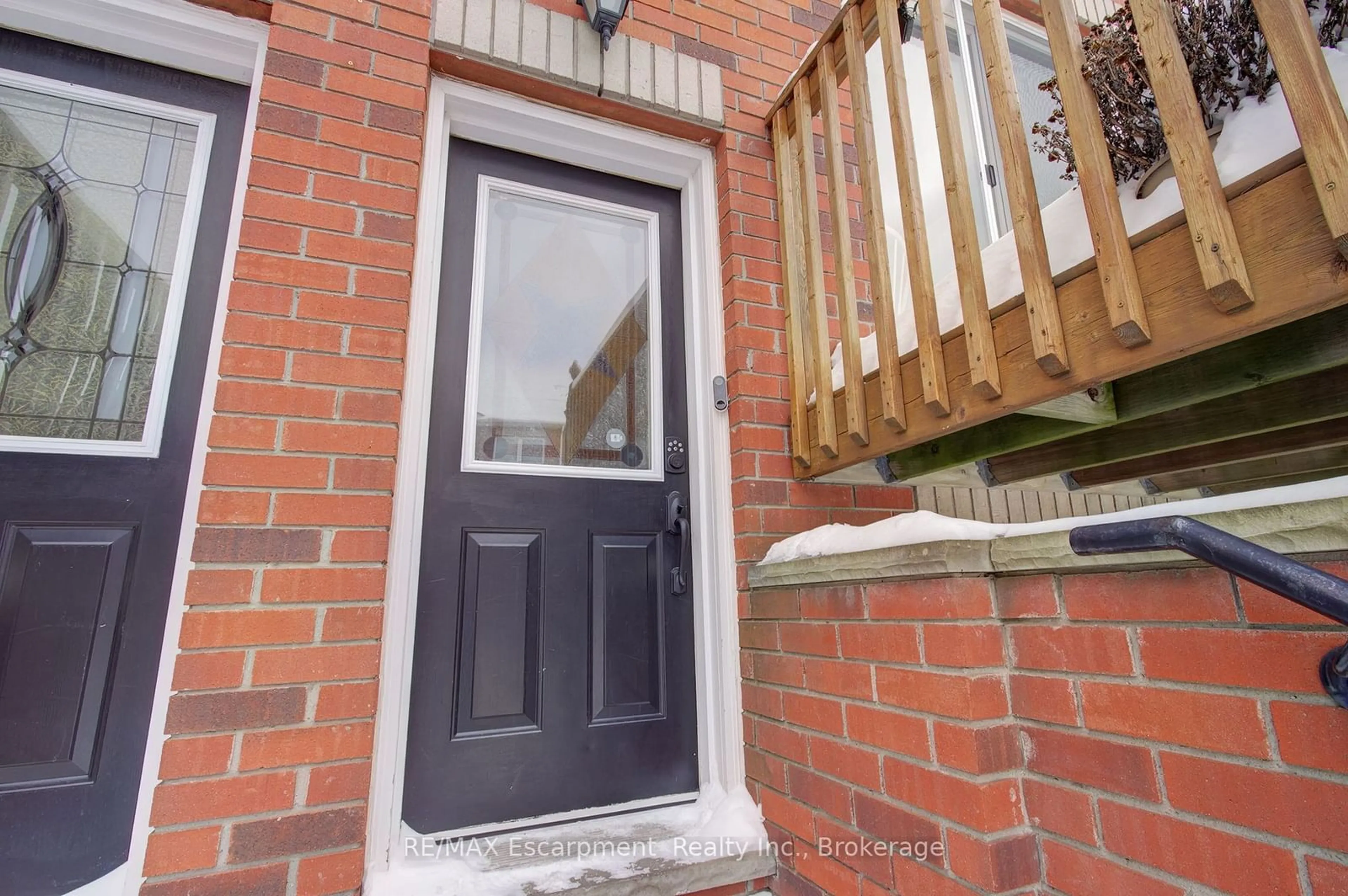 A pic from outside/outdoor area/front of a property/back of a property/a pic from drone, street for 1751 Lampman Ave #53, Burlington Ontario L7L 6W3