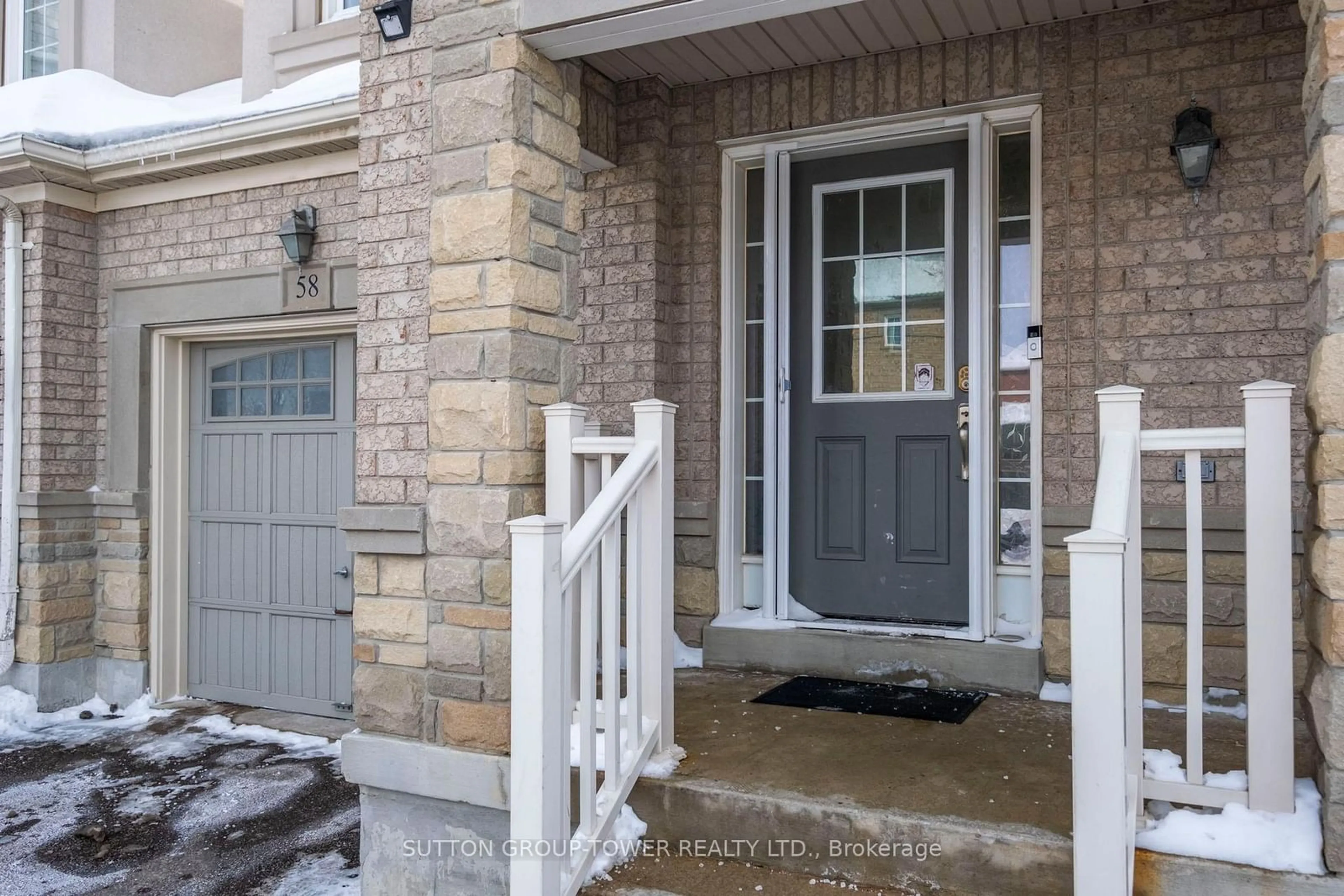 Indoor entryway for 58 Lightcatcher Circ, Brampton Ontario L6P 3P5