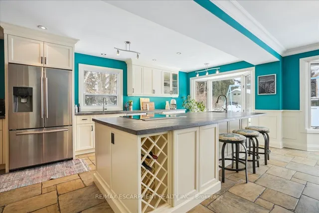 Additional property image - 300 Shoreview Rd