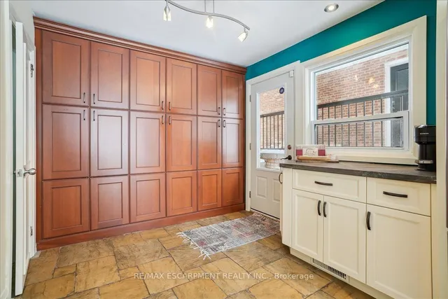 Additional property image - 300 Shoreview Rd