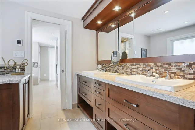 Additional property image - 300 Shoreview Rd