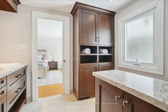 Additional property image - 300 Shoreview Rd