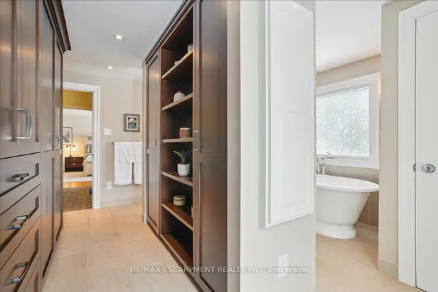 Additional property image - 300 Shoreview Rd