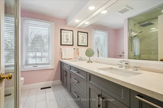 Additional property image - 300 Shoreview Rd