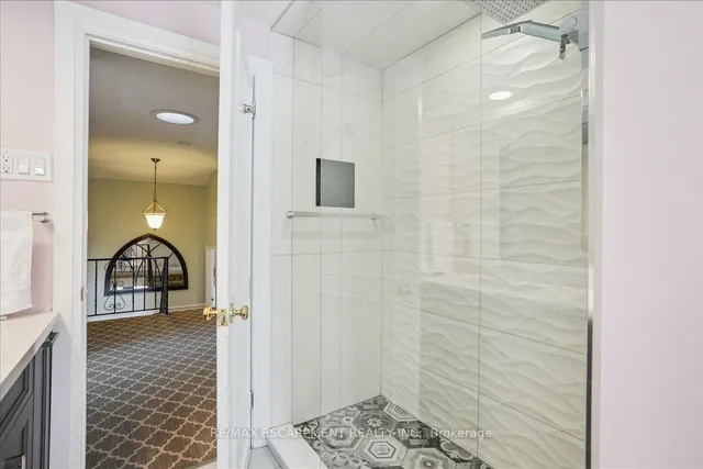 Additional property image - 300 Shoreview Rd