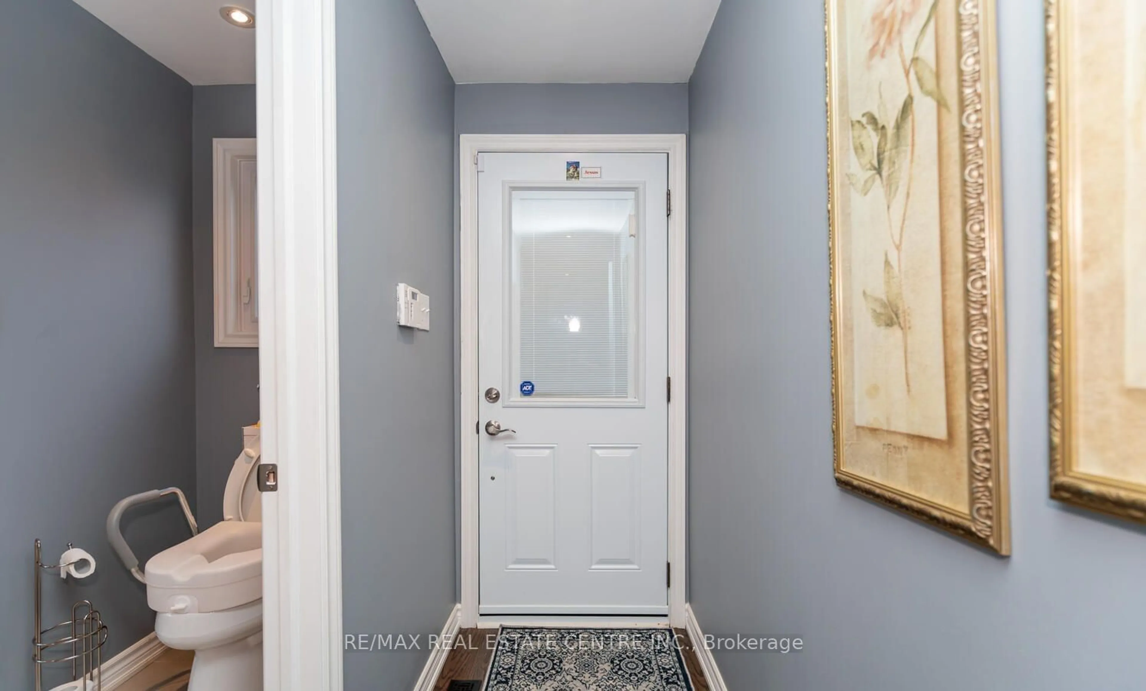 Indoor entryway for 8 Edwin Dr, Brampton Ontario L6Y 1A1