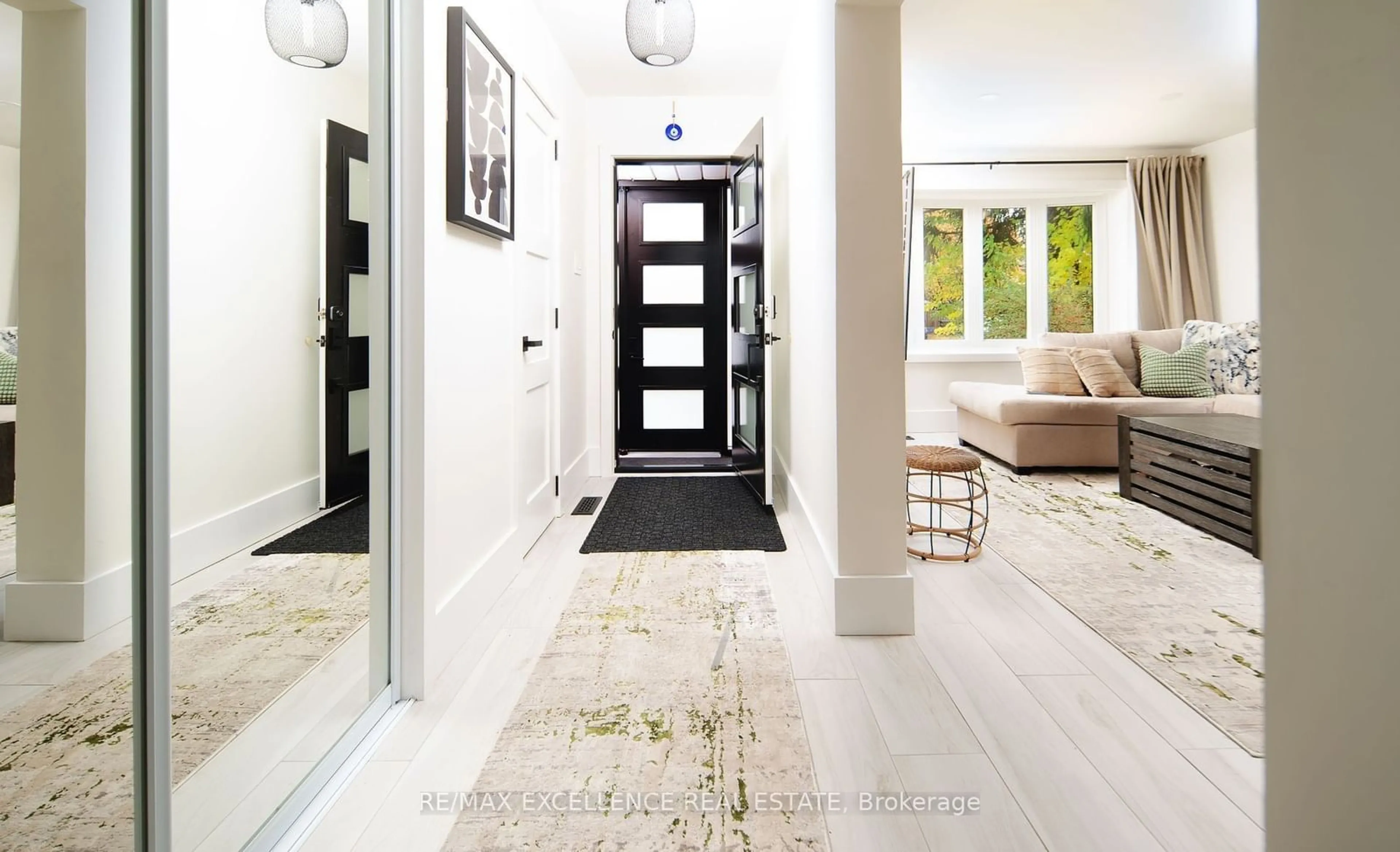 Indoor entryway for 2949 Oka Rd, Mississauga Ontario L5N 1W8