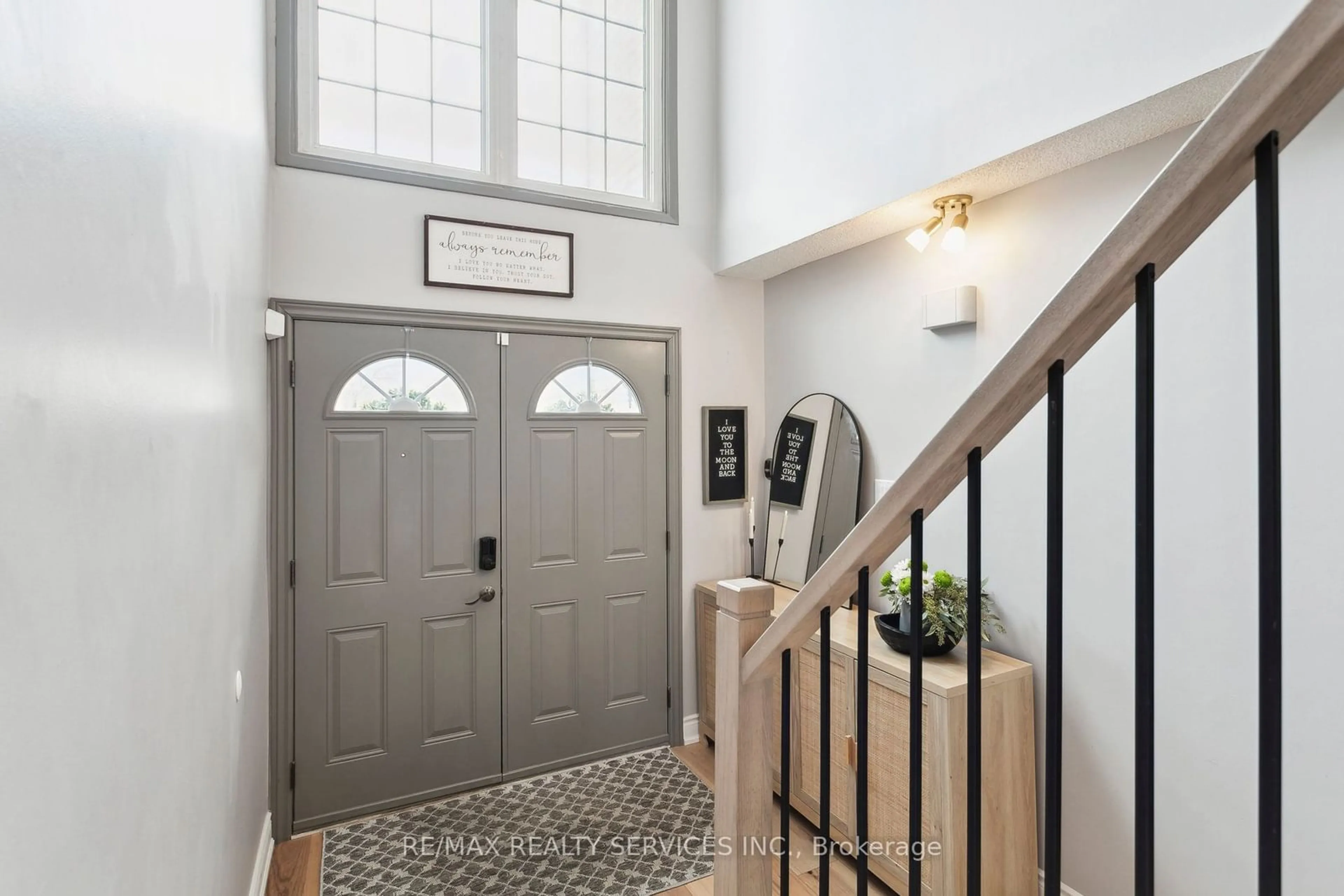 Indoor entryway for 20 Chipstead Ave, Brampton Ontario L6X 4G8