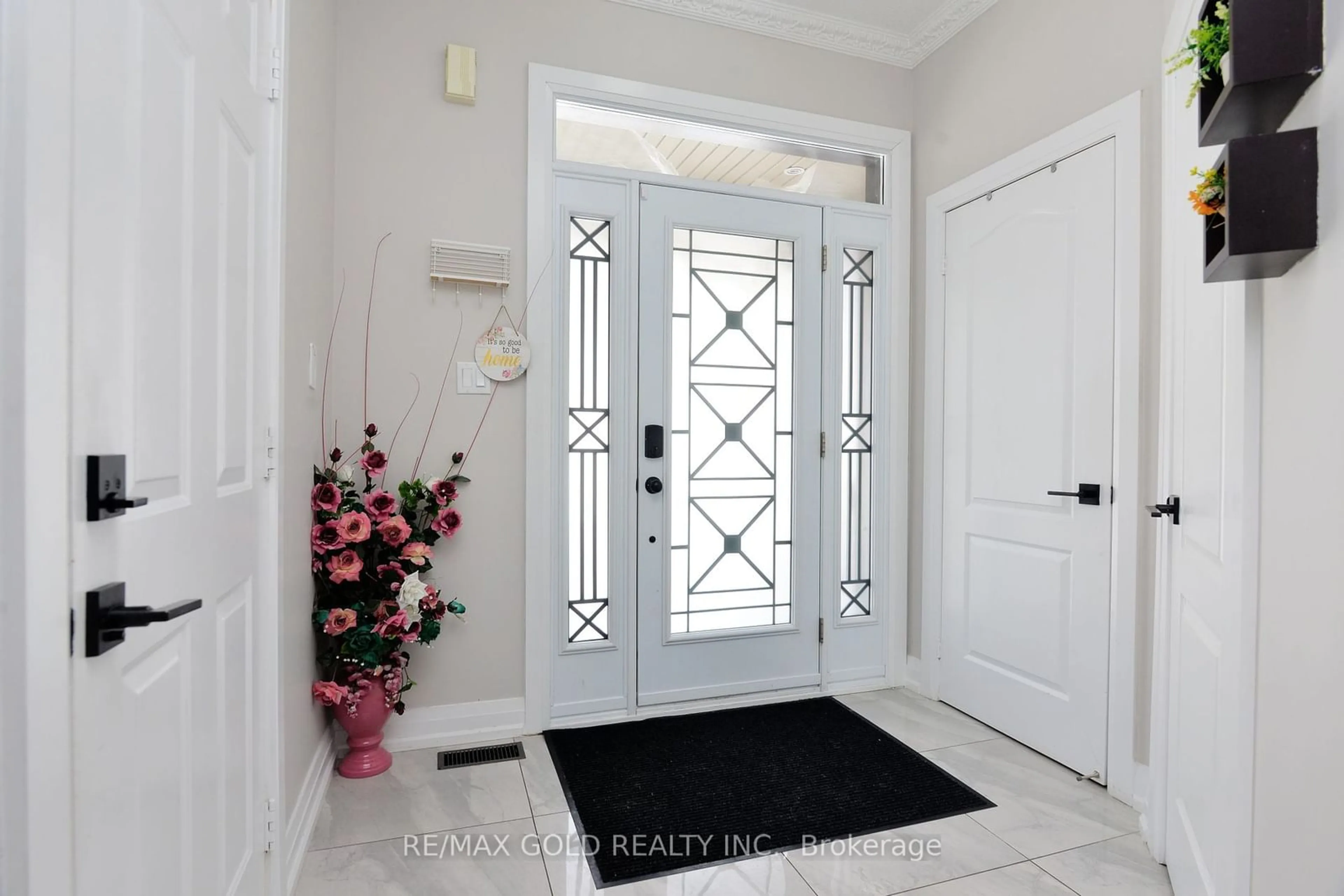 Indoor entryway for 5 Ramsey Lane, Brampton Ontario L7A 3P5