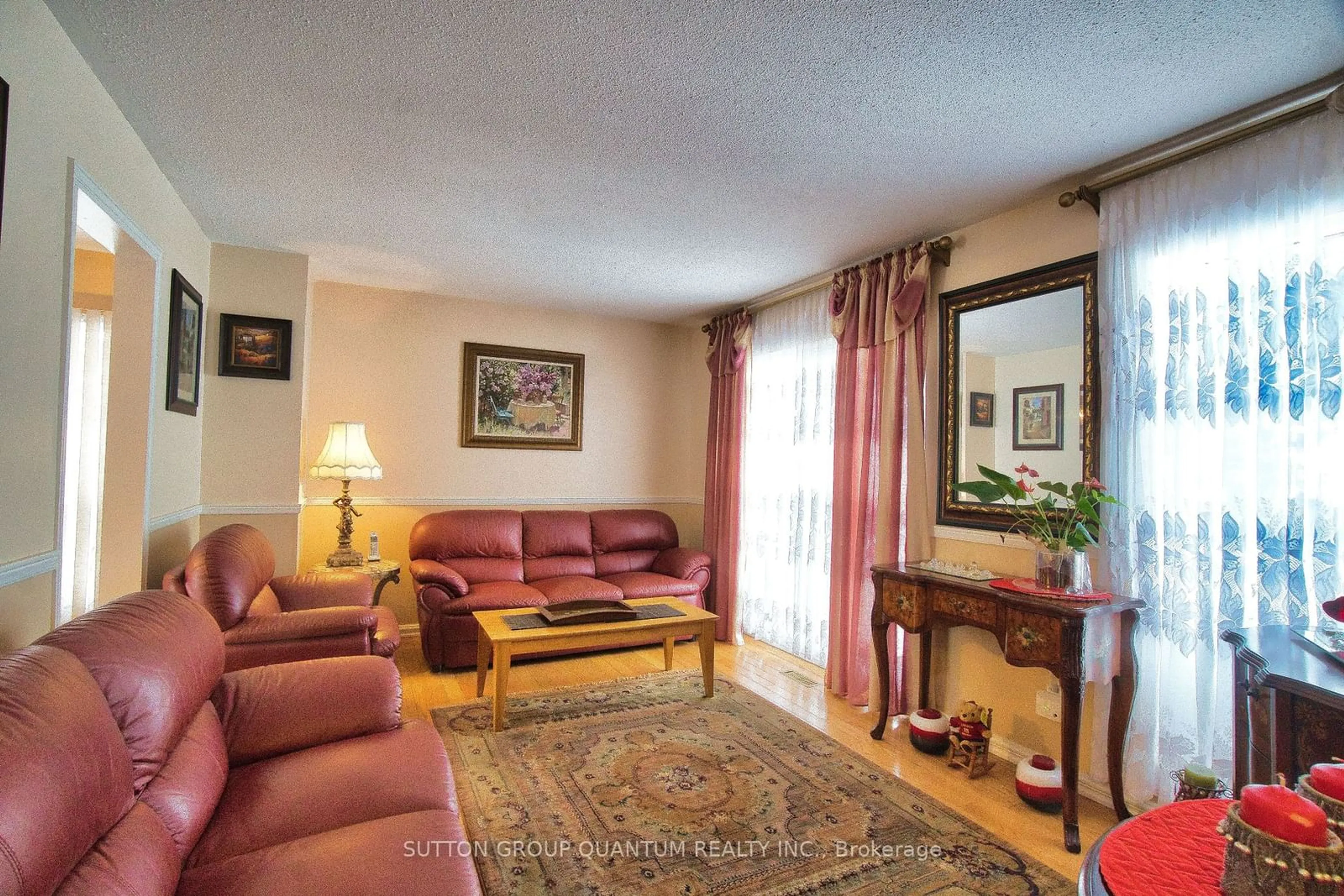 Living room with furniture, unknown for 463 Lolita Gdns, Mississauga Ontario L5A 2A8