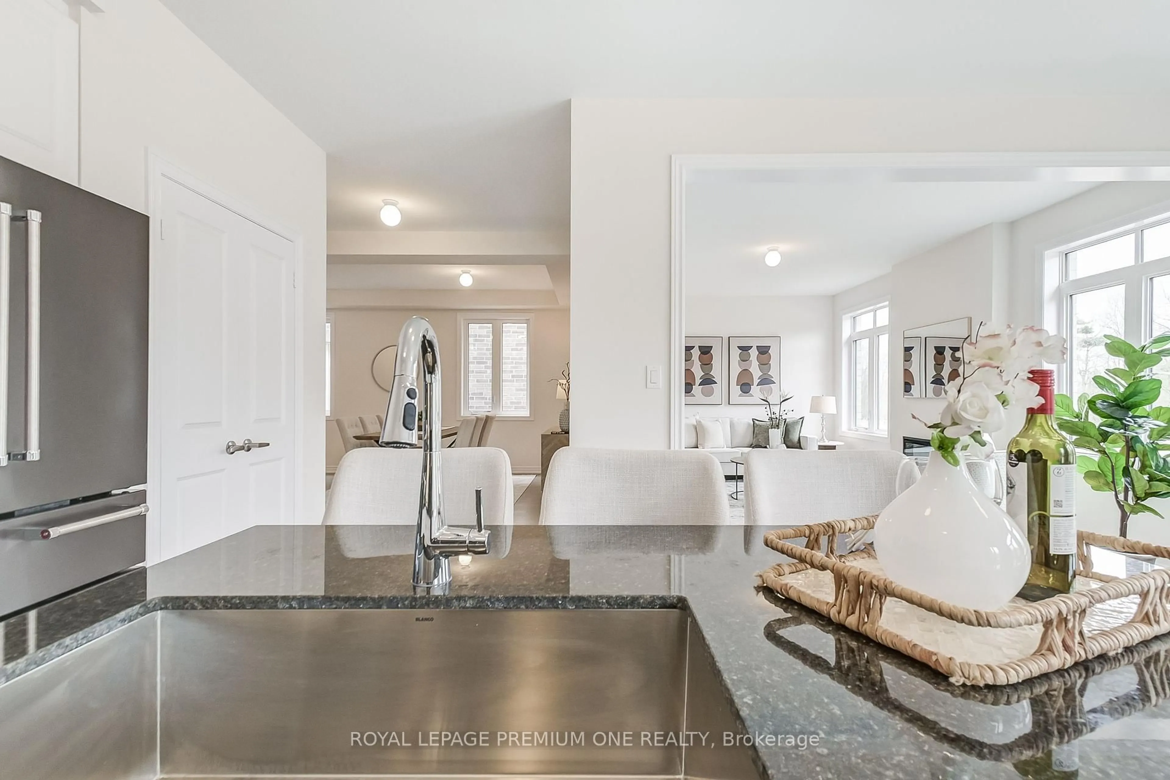 Open concept kitchen, ceramic/tile floor for 799 Apple Terr, Milton Ontario L9E 2C3