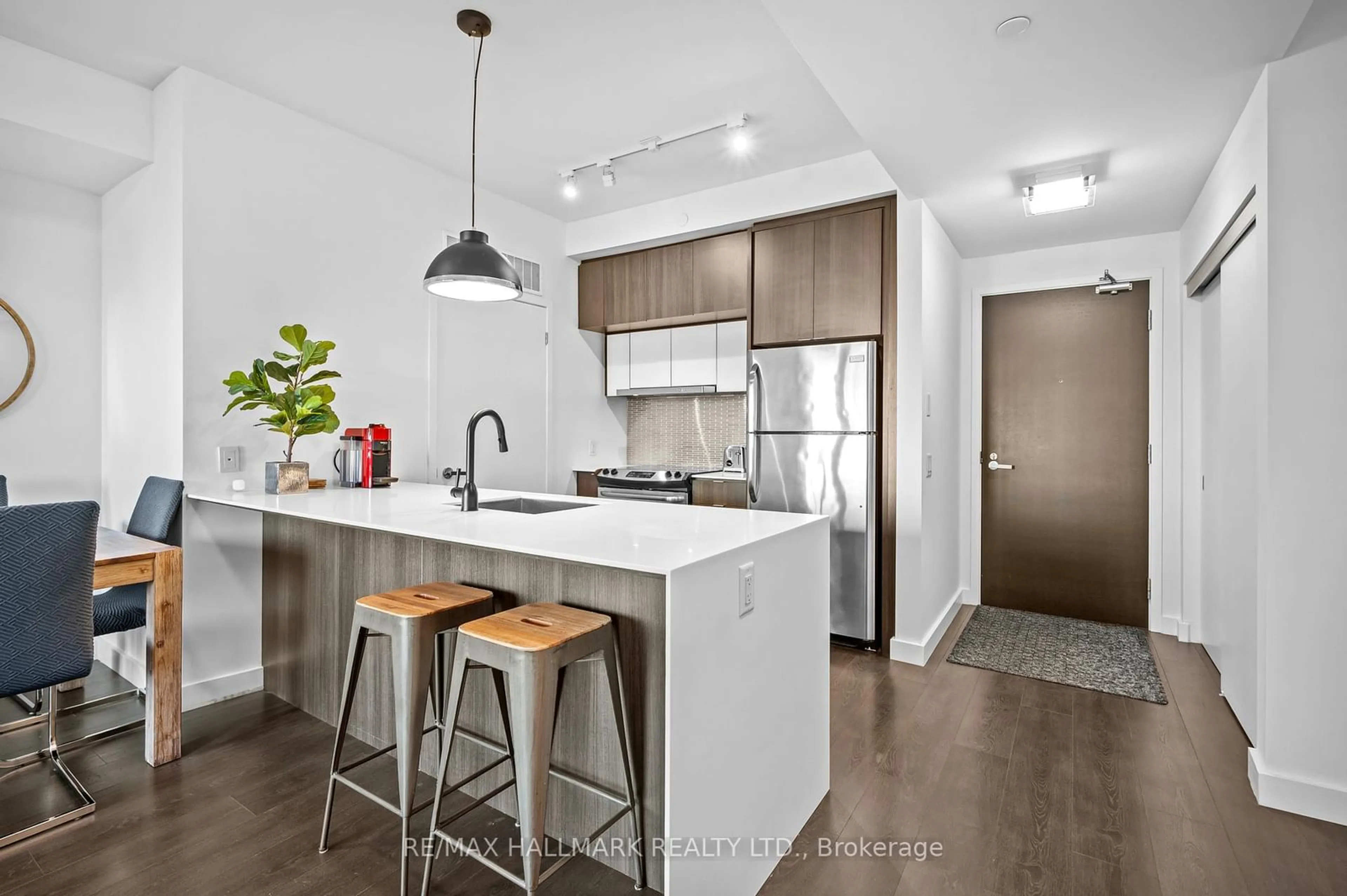 Open concept kitchen, unknown for 5025 Harvard Rd #207, Mississauga Ontario L5M 0W6