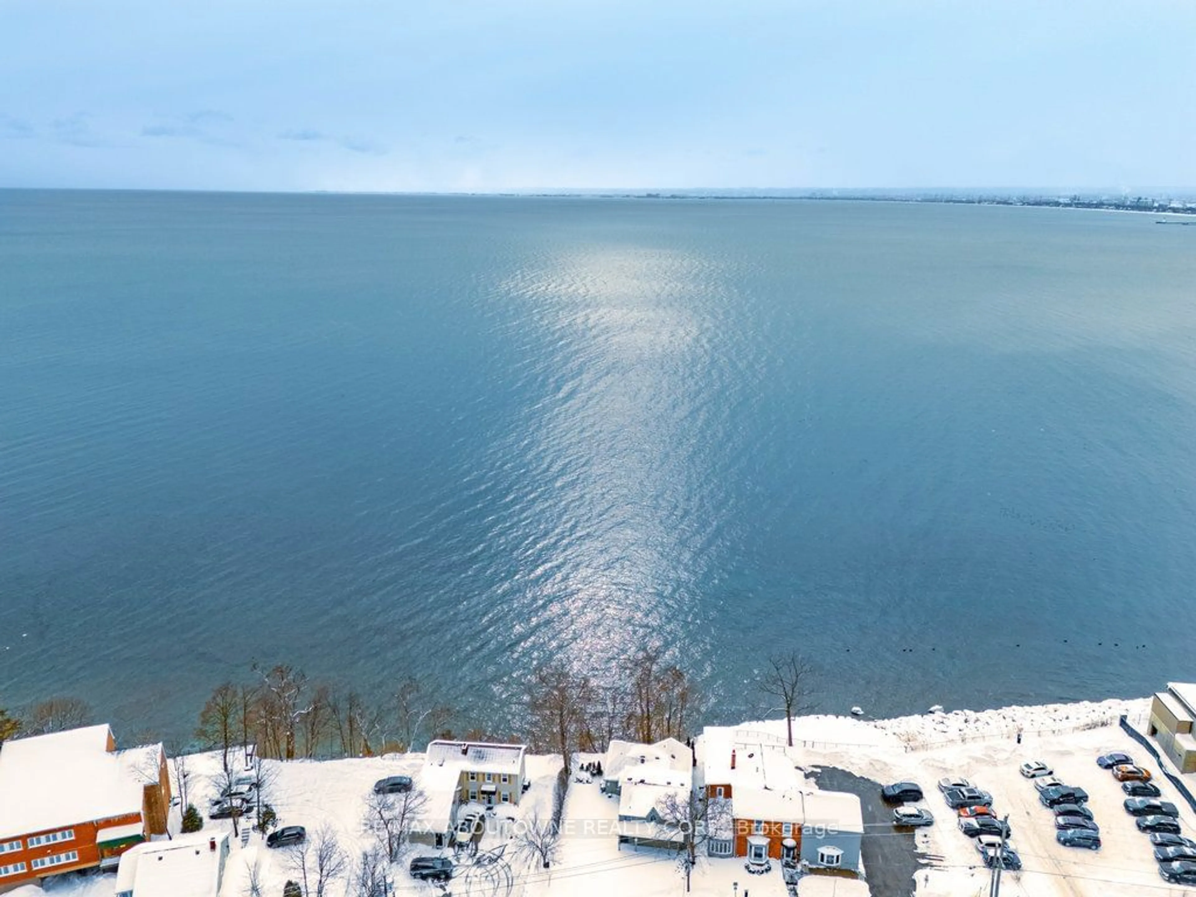 A pic from outside/outdoor area/front of a property/back of a property/a pic from drone, water/lake/river/ocean view for 370 Martha St #2204, Burlington Ontario L7R 0G9