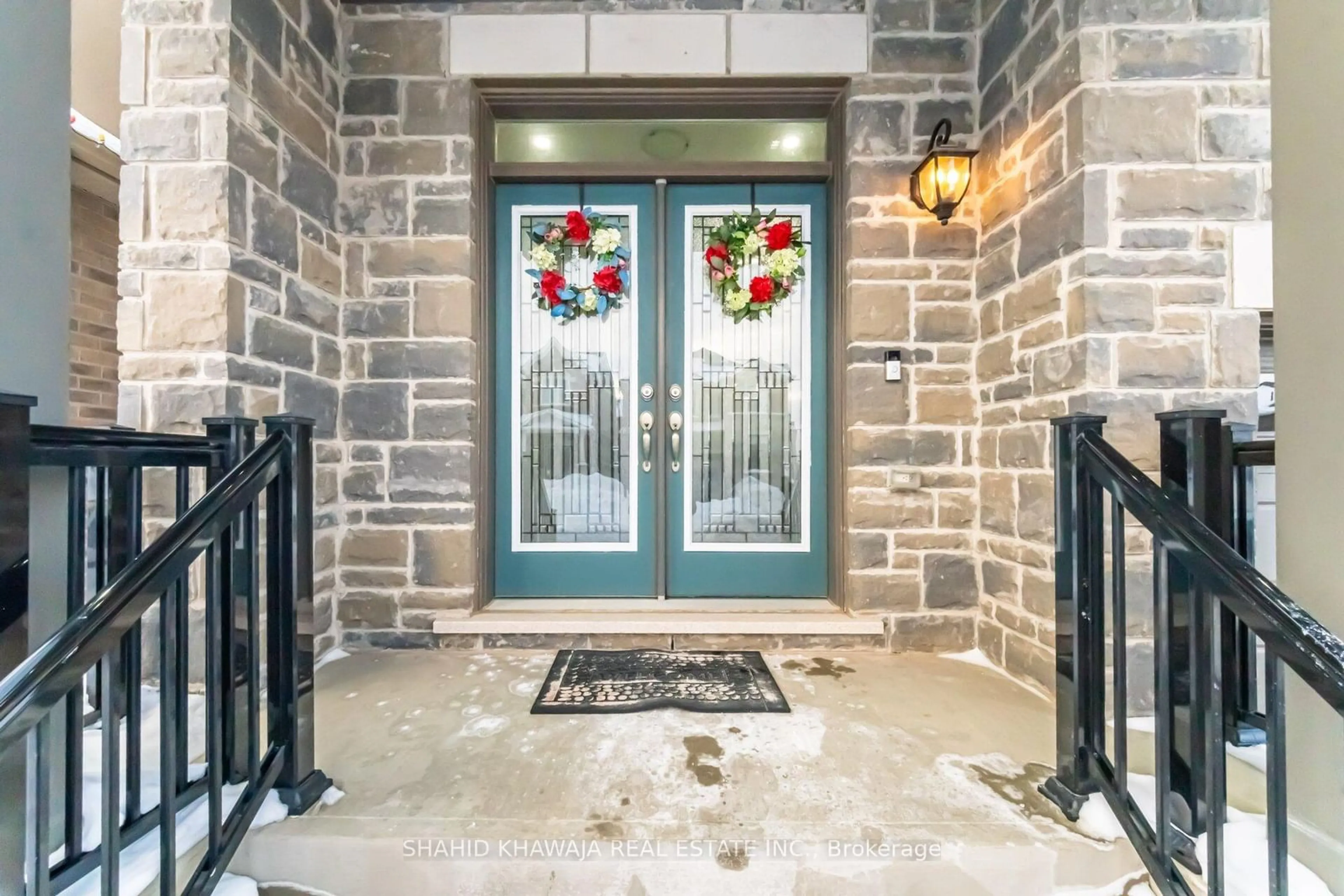 Indoor entryway for 158 Yates Dr, Milton Ontario L9T 2X5