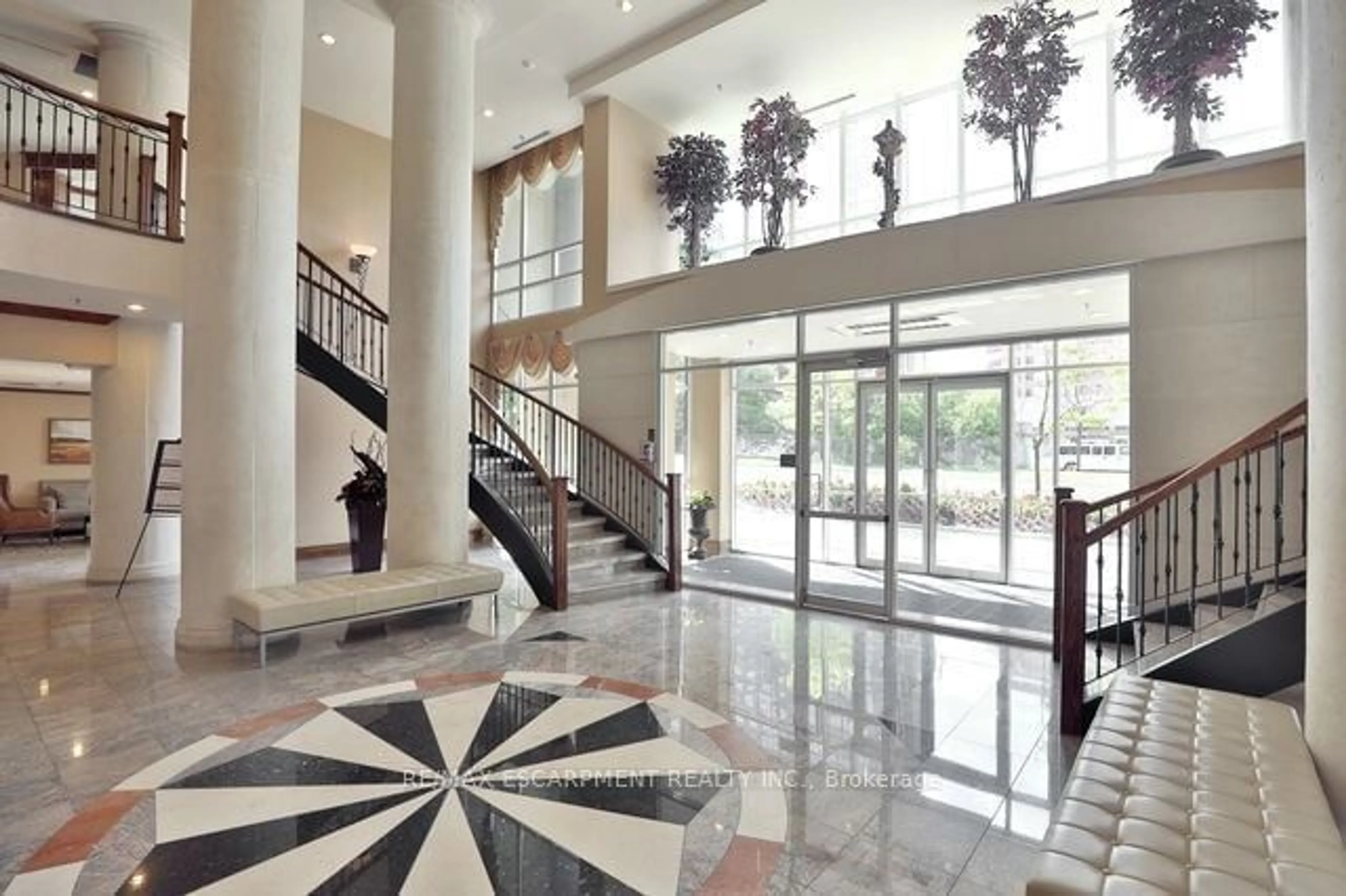 Lobby for 156 Enfield Pl #1712, Mississauga Ontario L5B 4L8