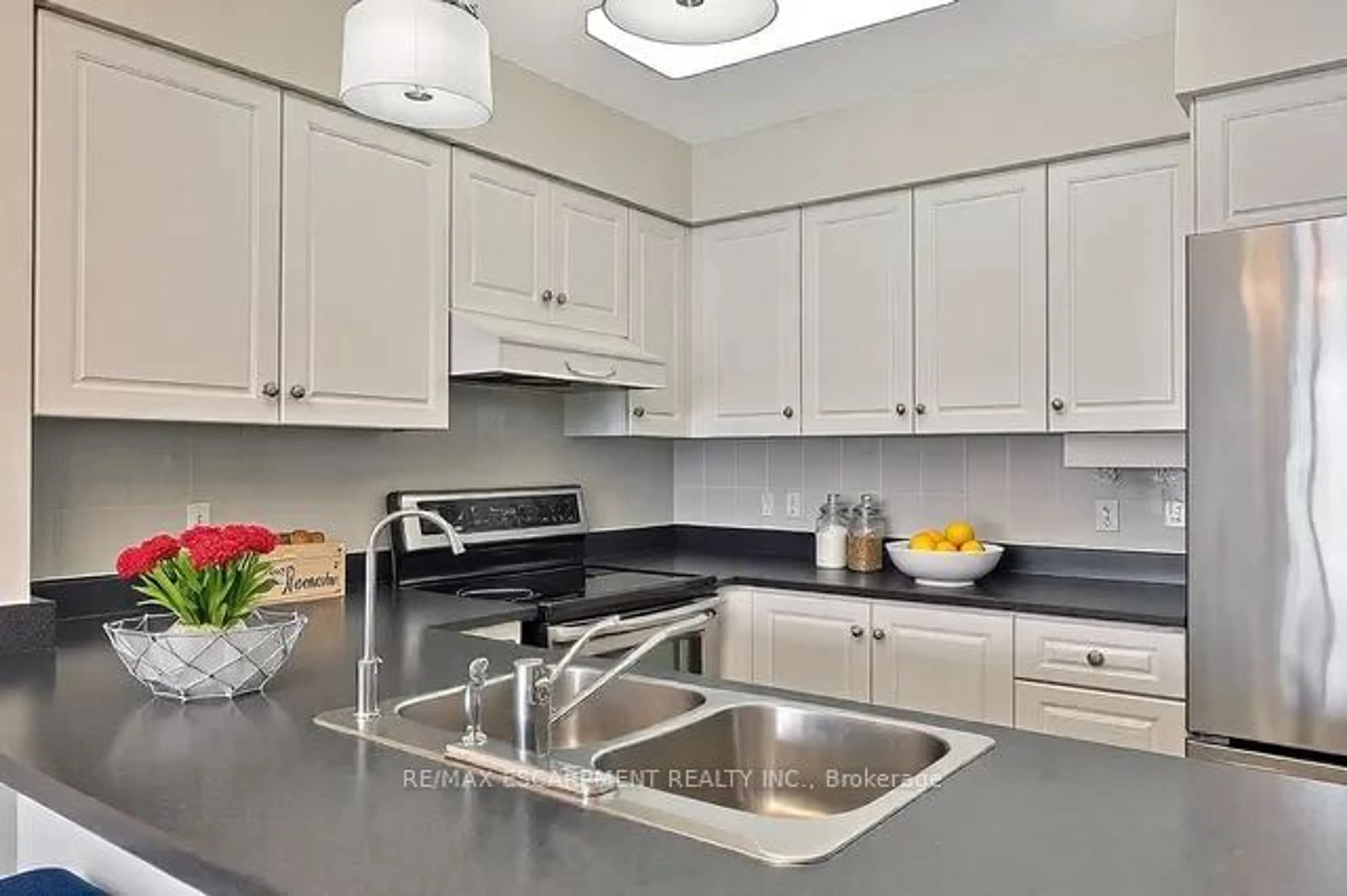 Contemporary kitchen, unknown for 156 Enfield Pl #1712, Mississauga Ontario L5B 4L8