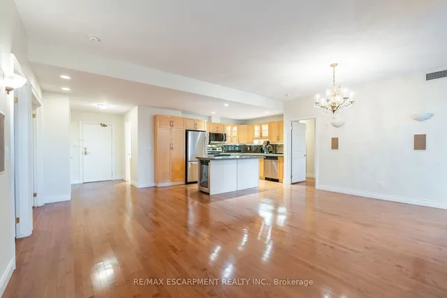Additional property image - 399 Elizabeth St Unit 611