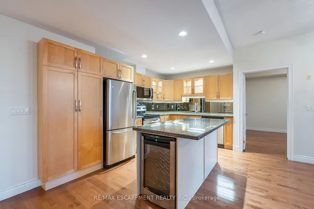 Additional property image - 399 Elizabeth St Unit 611
