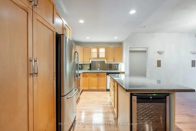 Additional property image - 399 Elizabeth St Unit 611