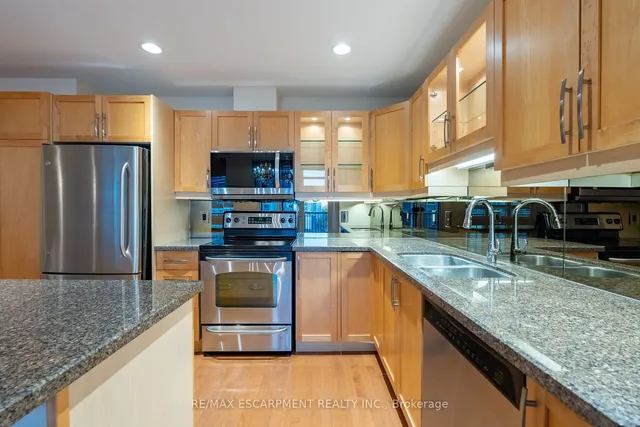 Additional property image - 399 Elizabeth St Unit 611