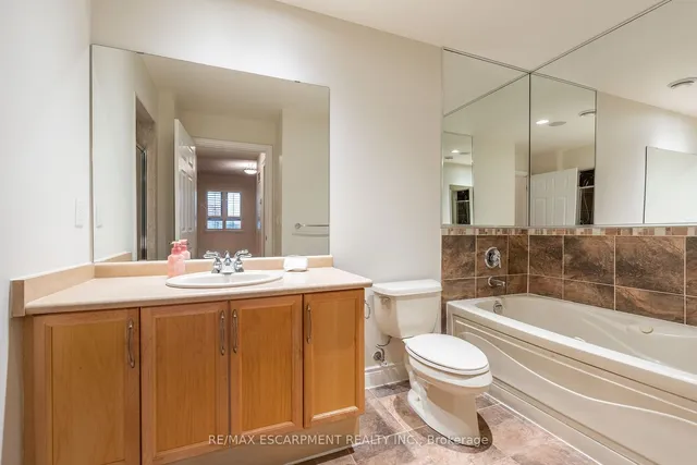 Additional property image - 399 Elizabeth St Unit 611