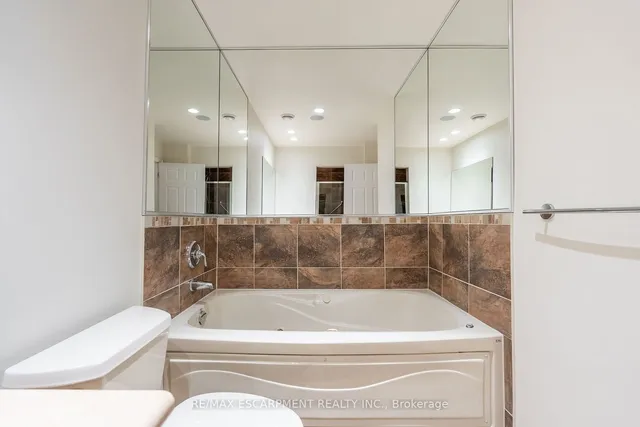 Additional property image - 399 Elizabeth St Unit 611