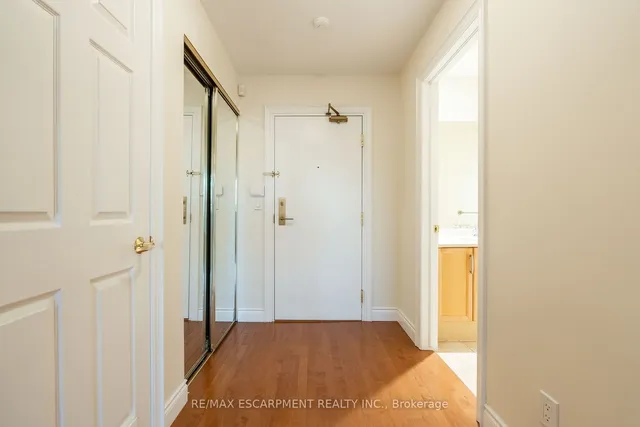 Additional property image - 399 Elizabeth St Unit 611