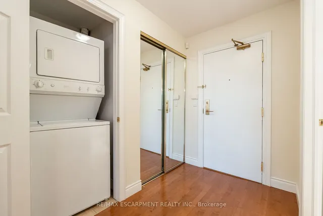 Additional property image - 399 Elizabeth St Unit 611