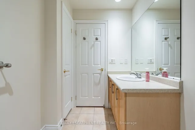 Additional property image - 399 Elizabeth St Unit 611